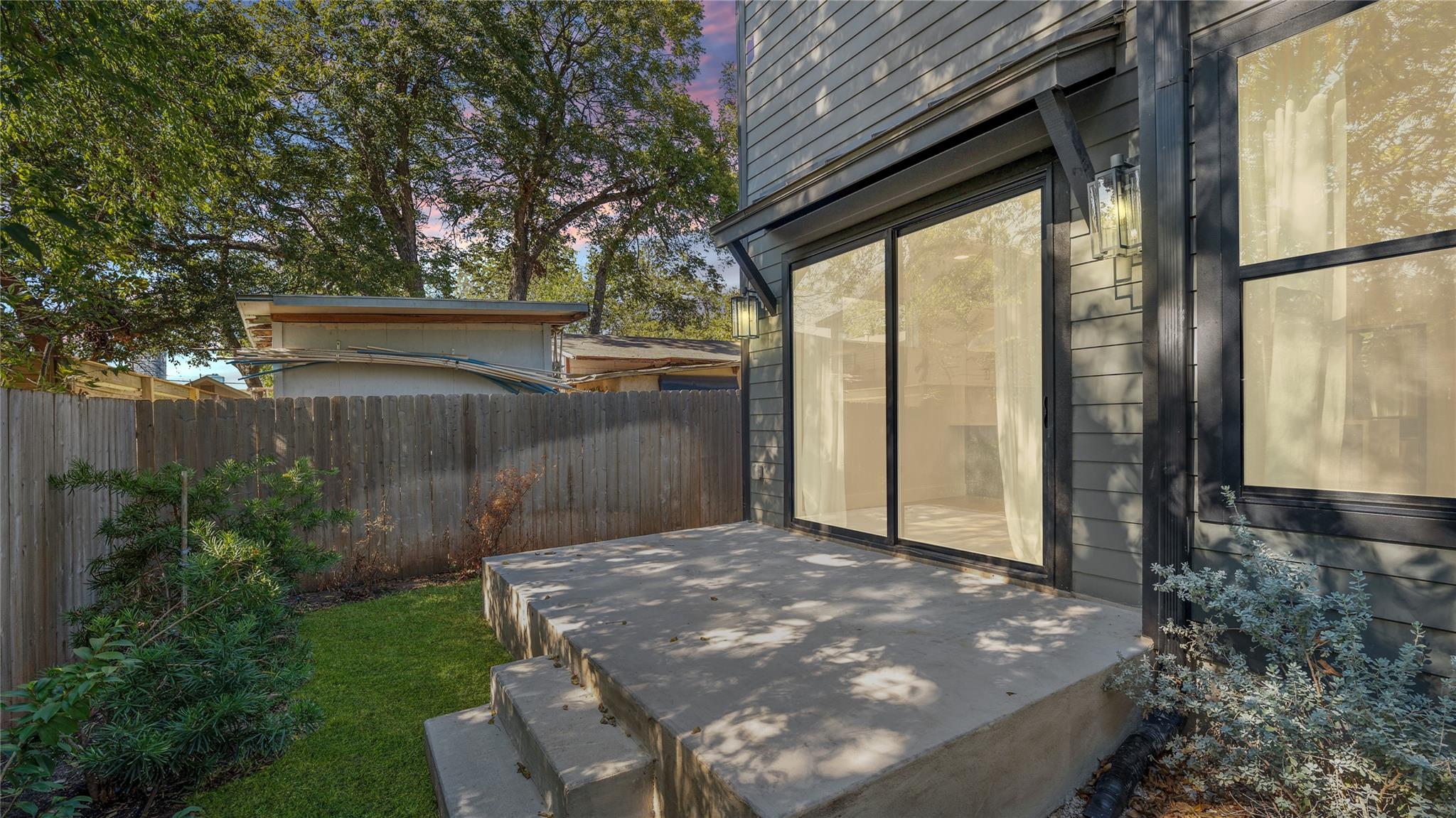 2211 Santa Rosa ST