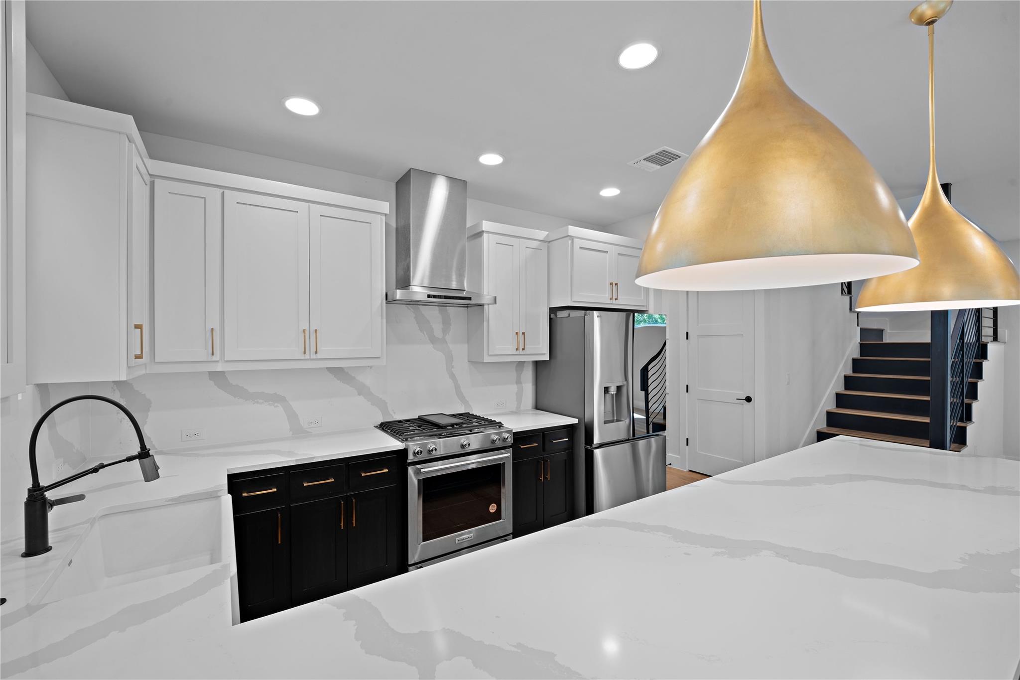 2211 Santa Rosa ST