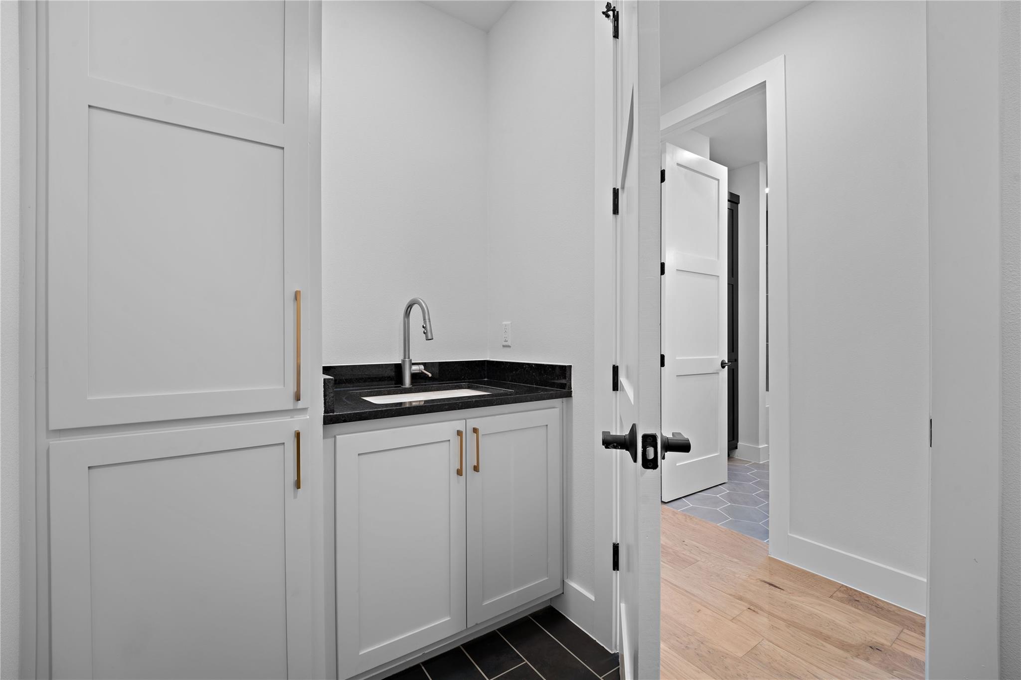 2211 Santa Rosa ST