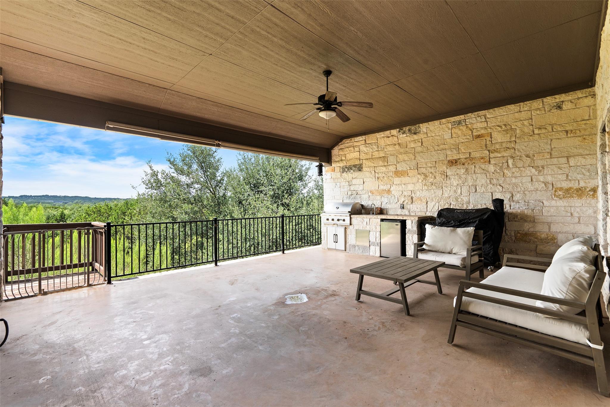 1075 Bluff Woods DR