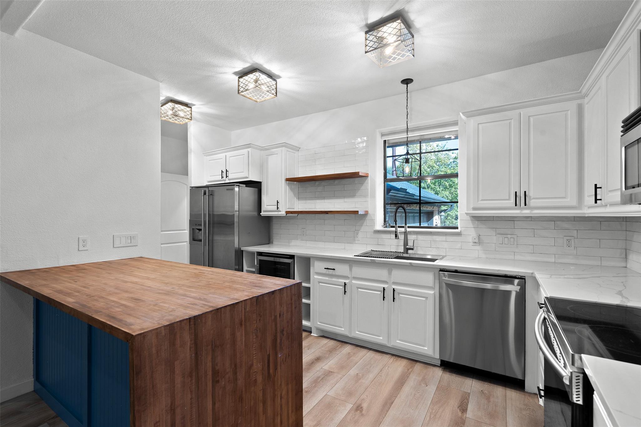 14913 Longbranch DR