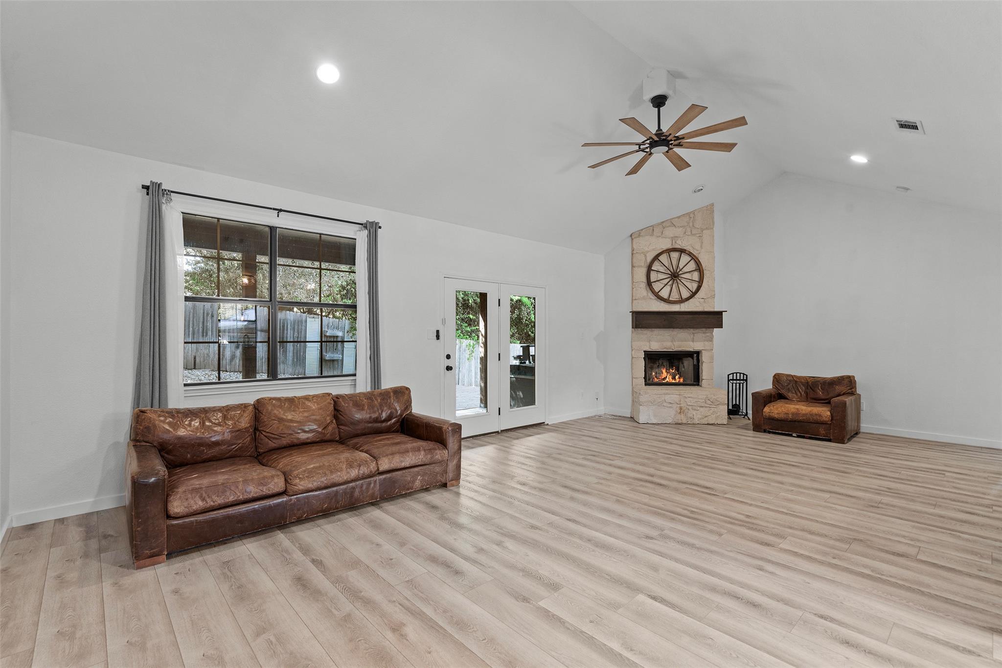 14913 Longbranch DR