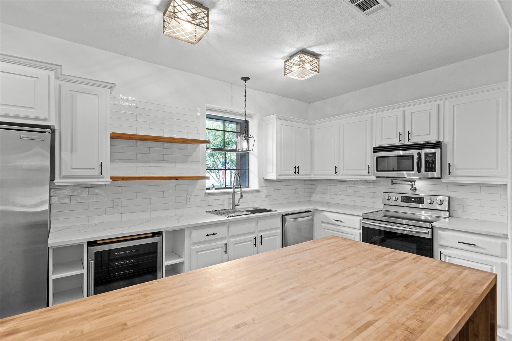 14913 Longbranch DR