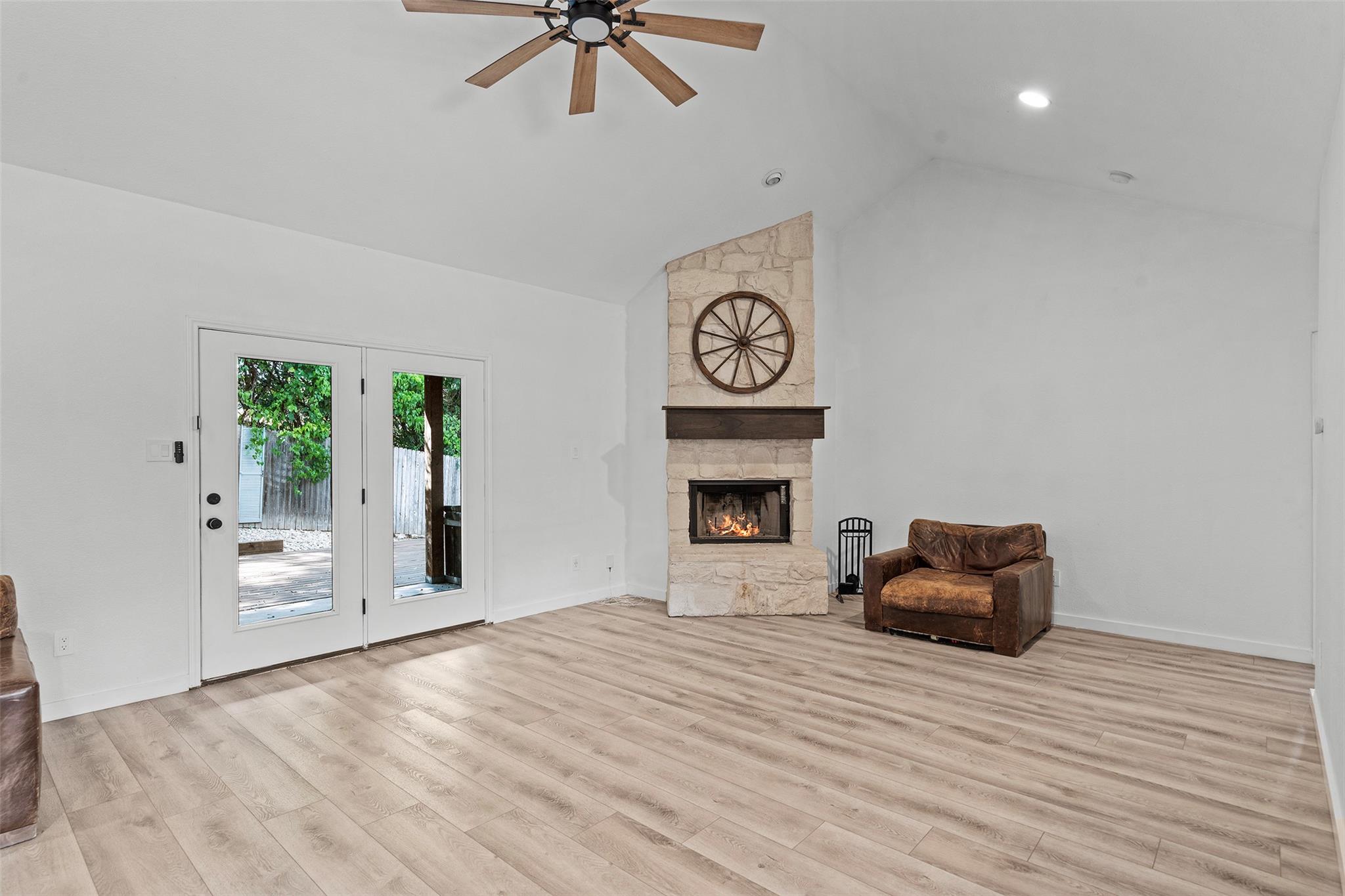 14913 Longbranch DR