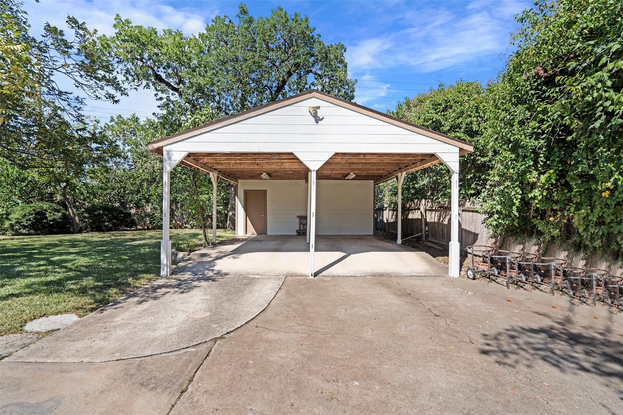 2606 Westover RD