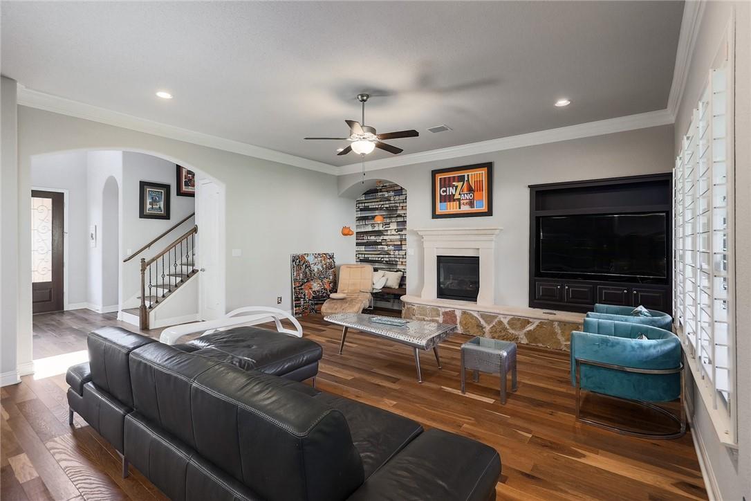 304 Duffy LN