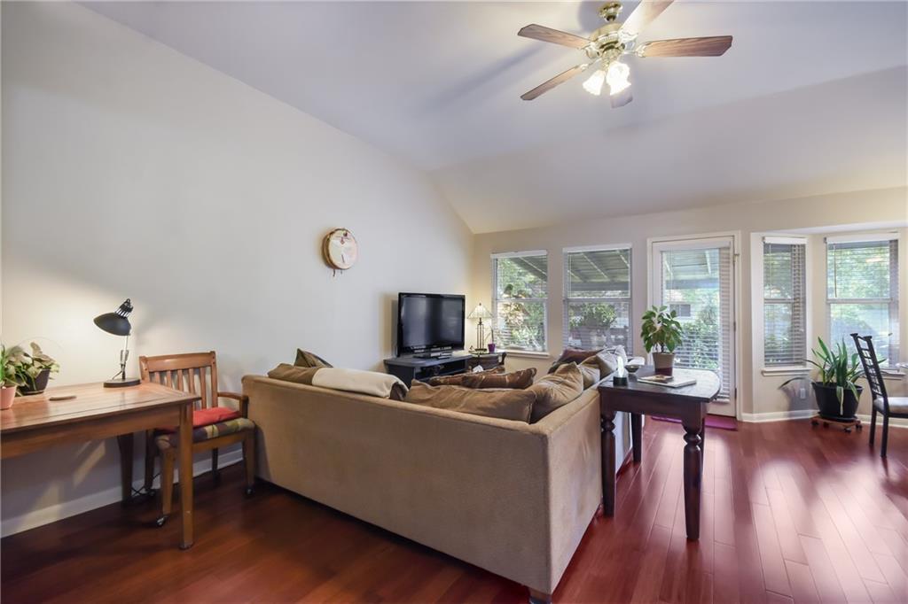1252 Lacey Oak LOOP