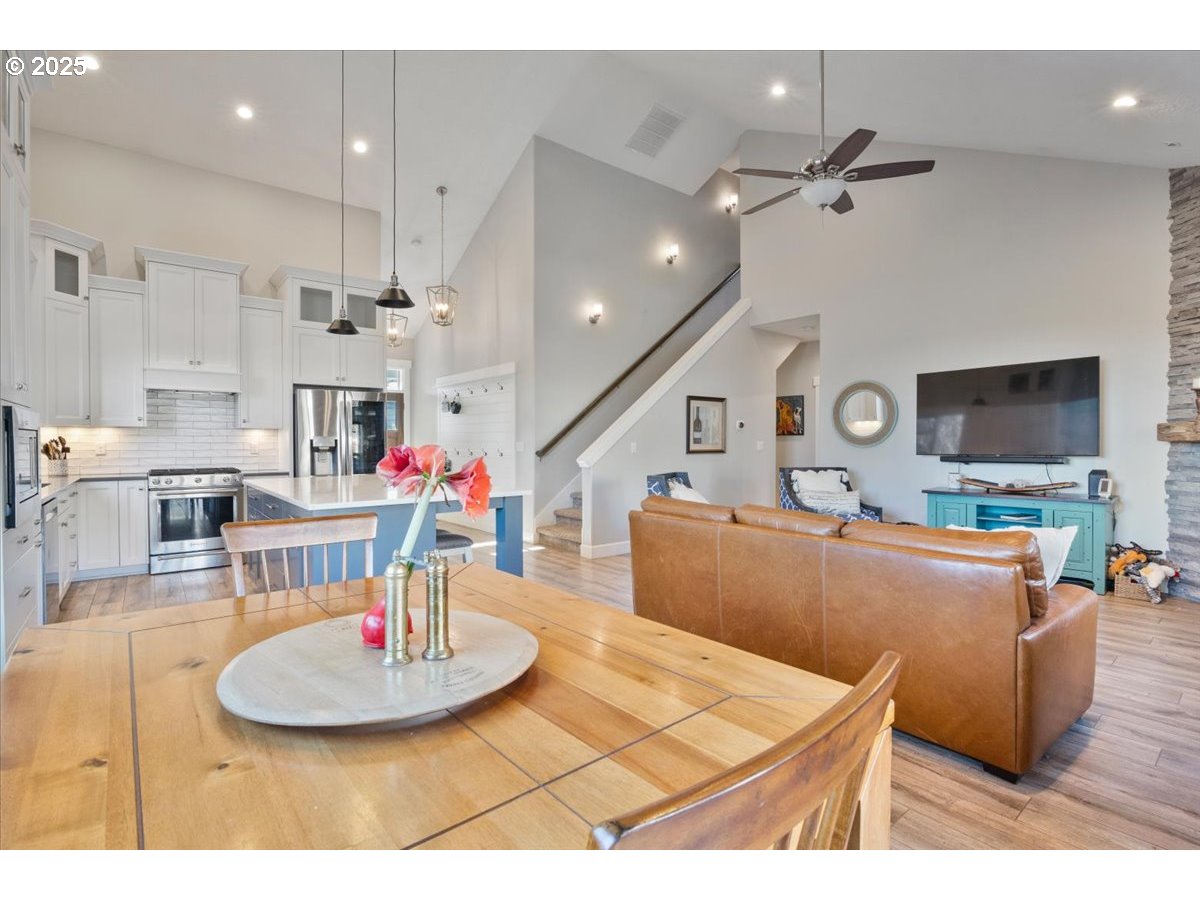 1331 OSPREY AVE SE