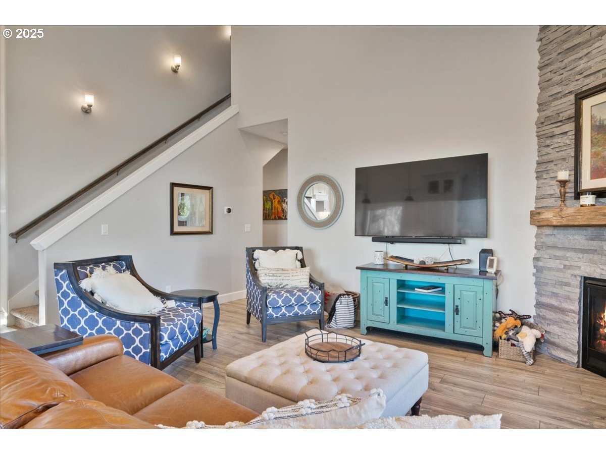 1331 OSPREY AVE SE