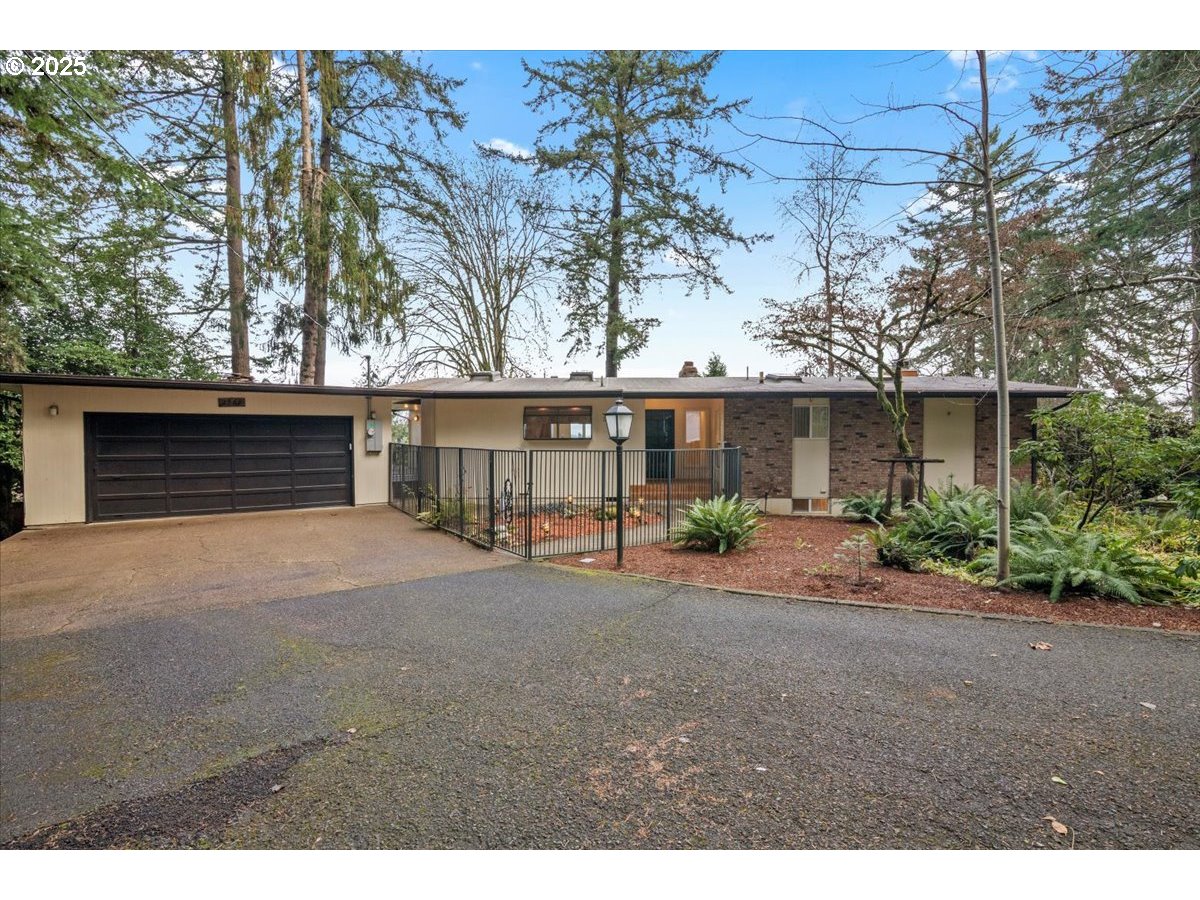 2369 EMERALD DR