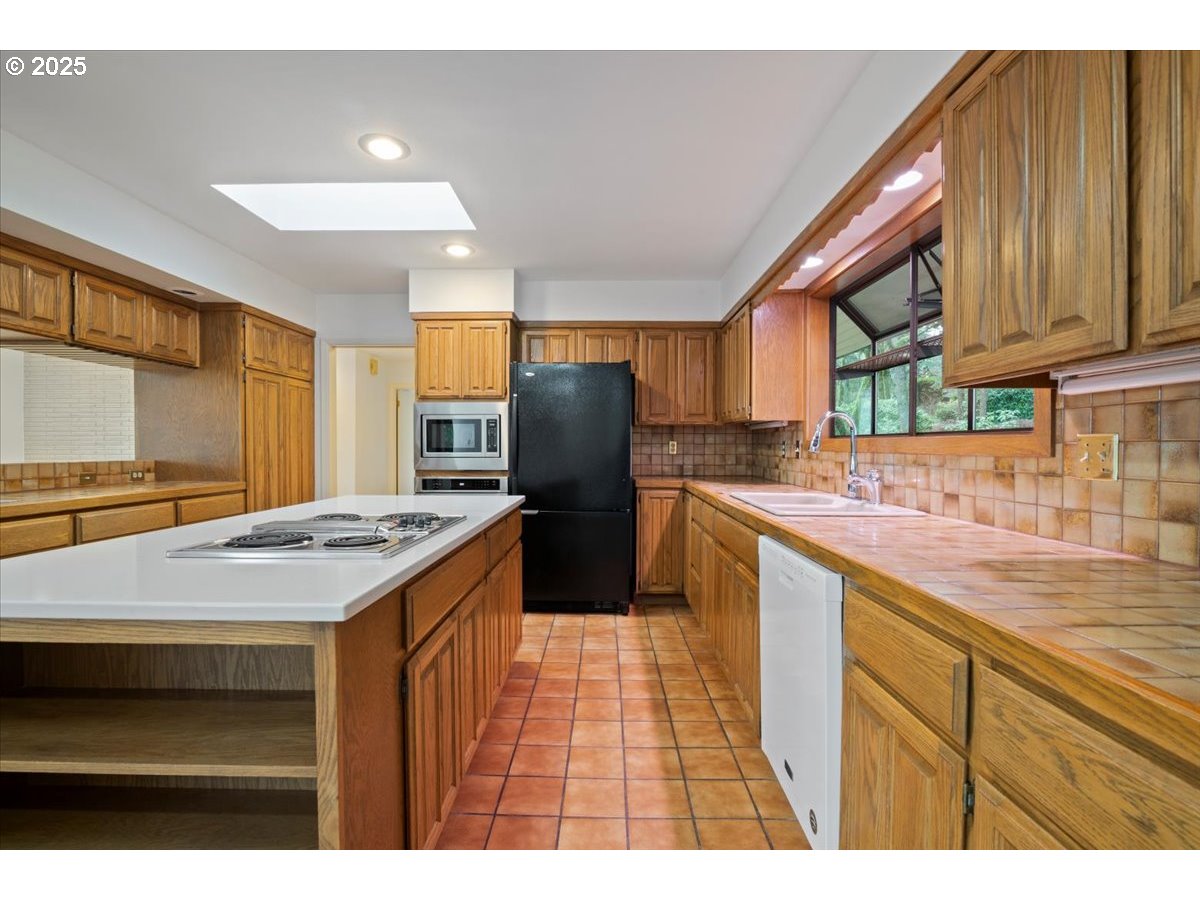 2369 EMERALD DR