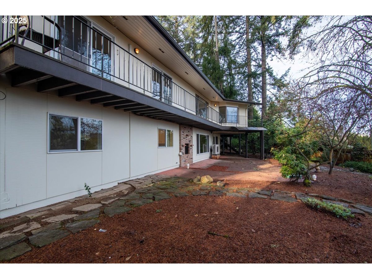 2369 EMERALD DR
