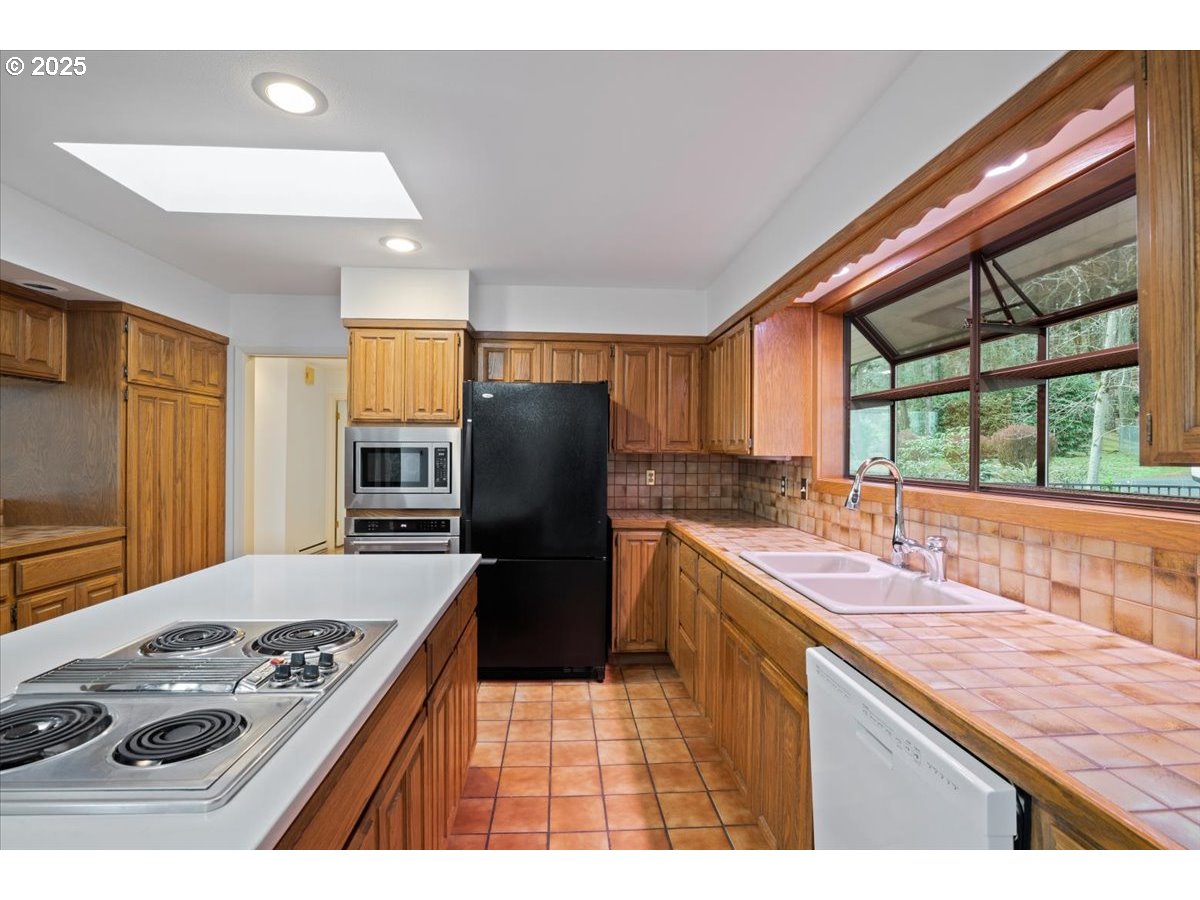 2369 EMERALD DR