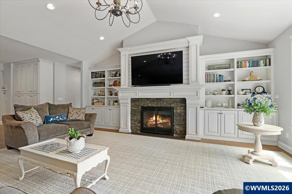 4398 Croisan Ridge Wy