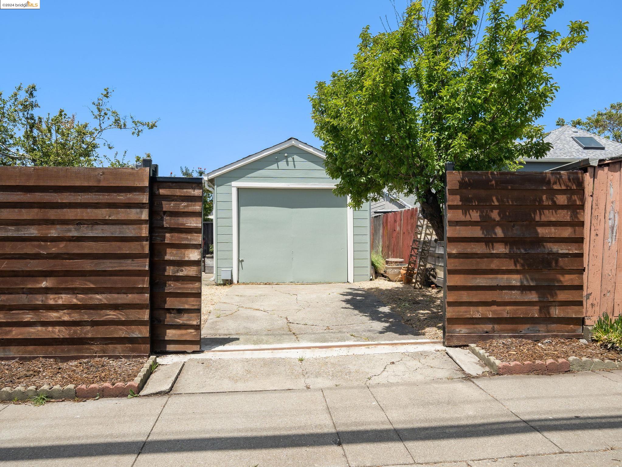 1602 Elm St