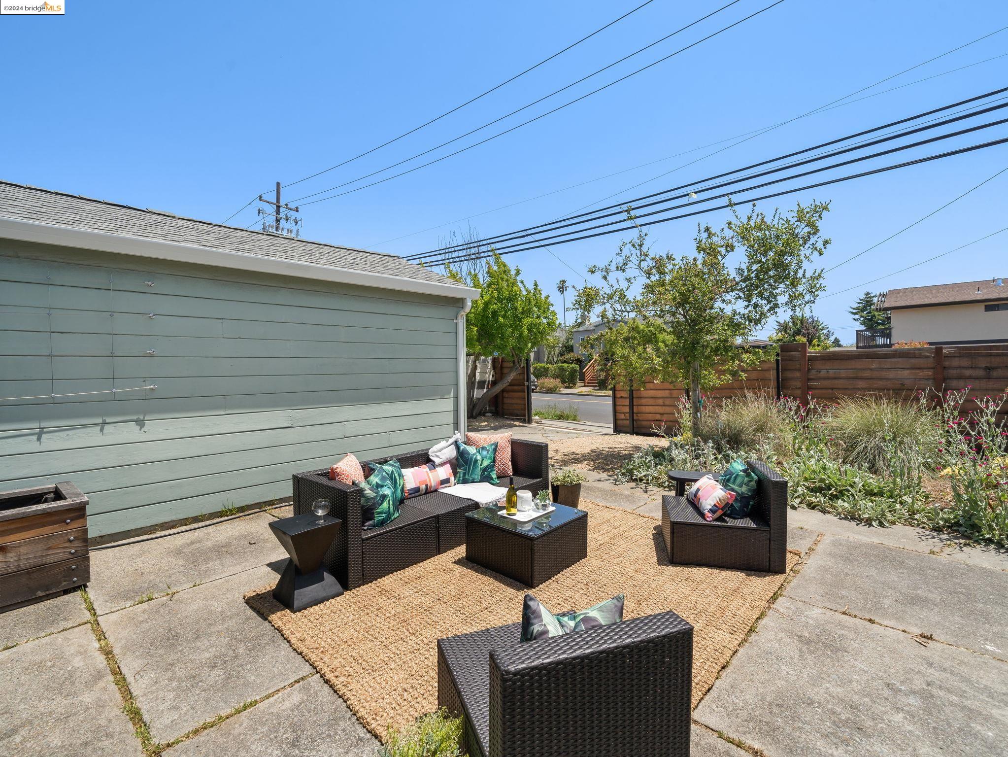 1602 Elm St