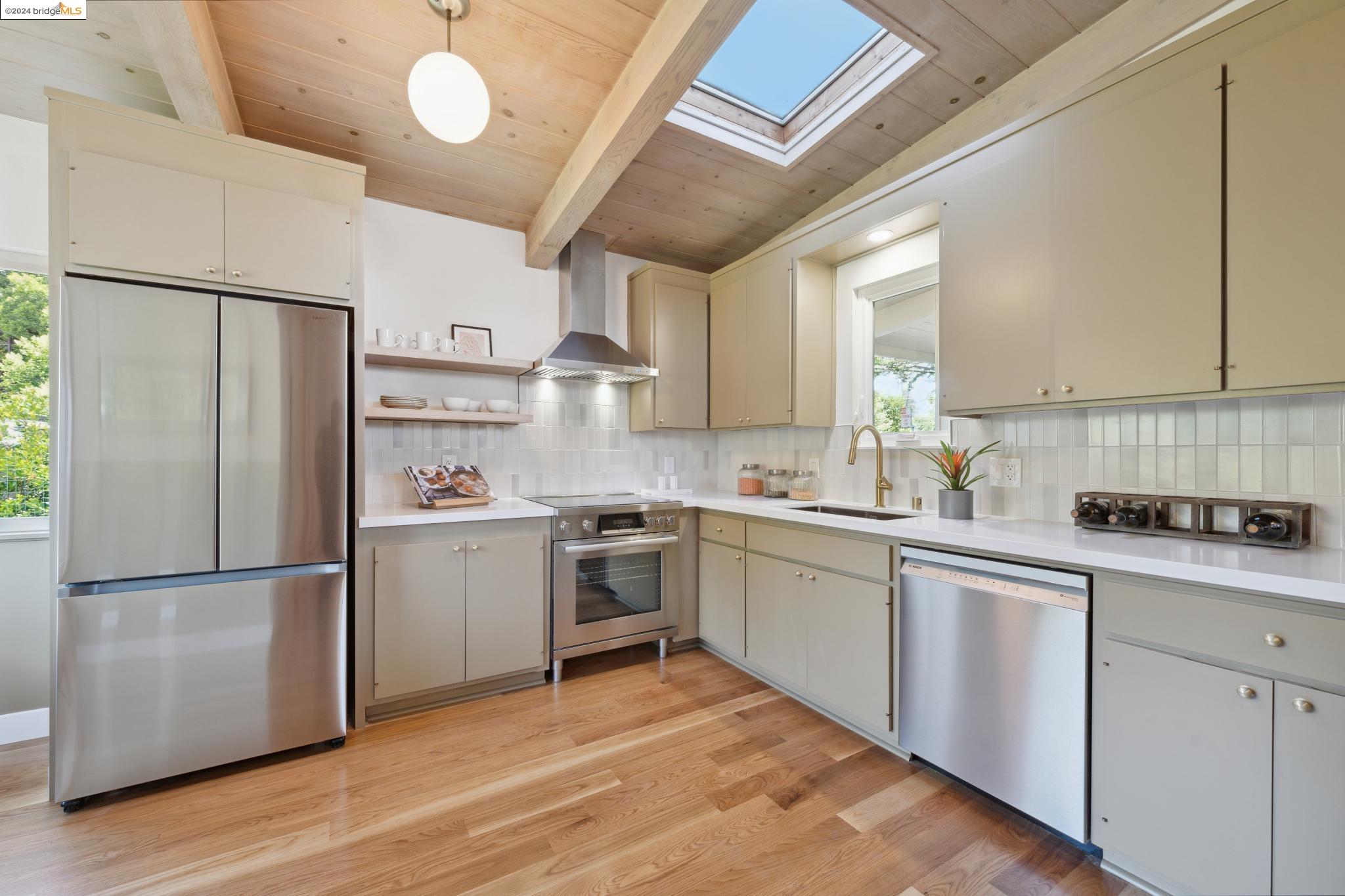 44 Beverly Rd