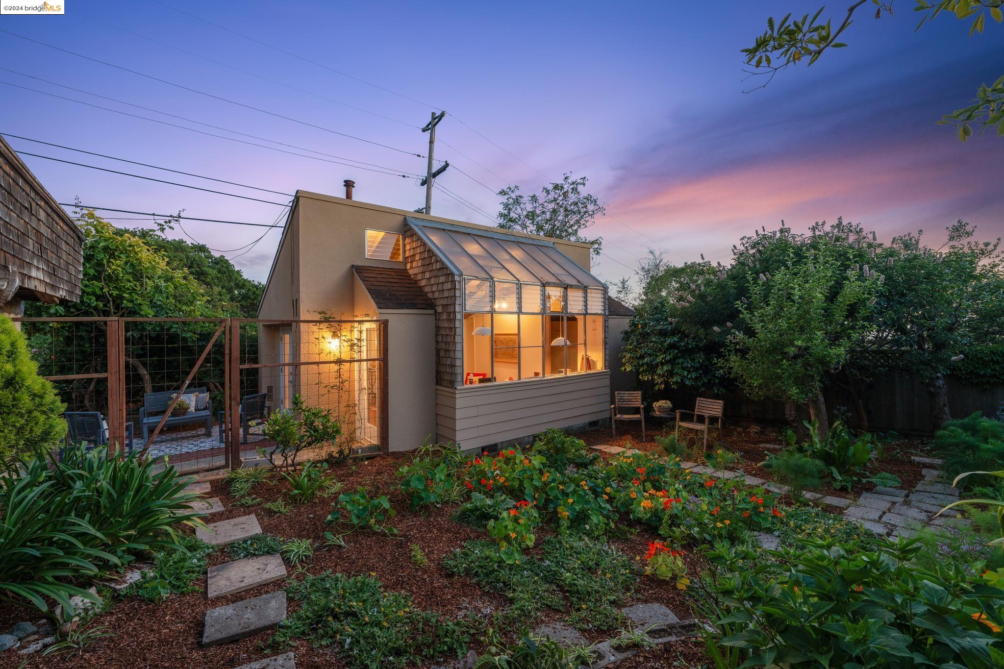 850 Mendocino Ave