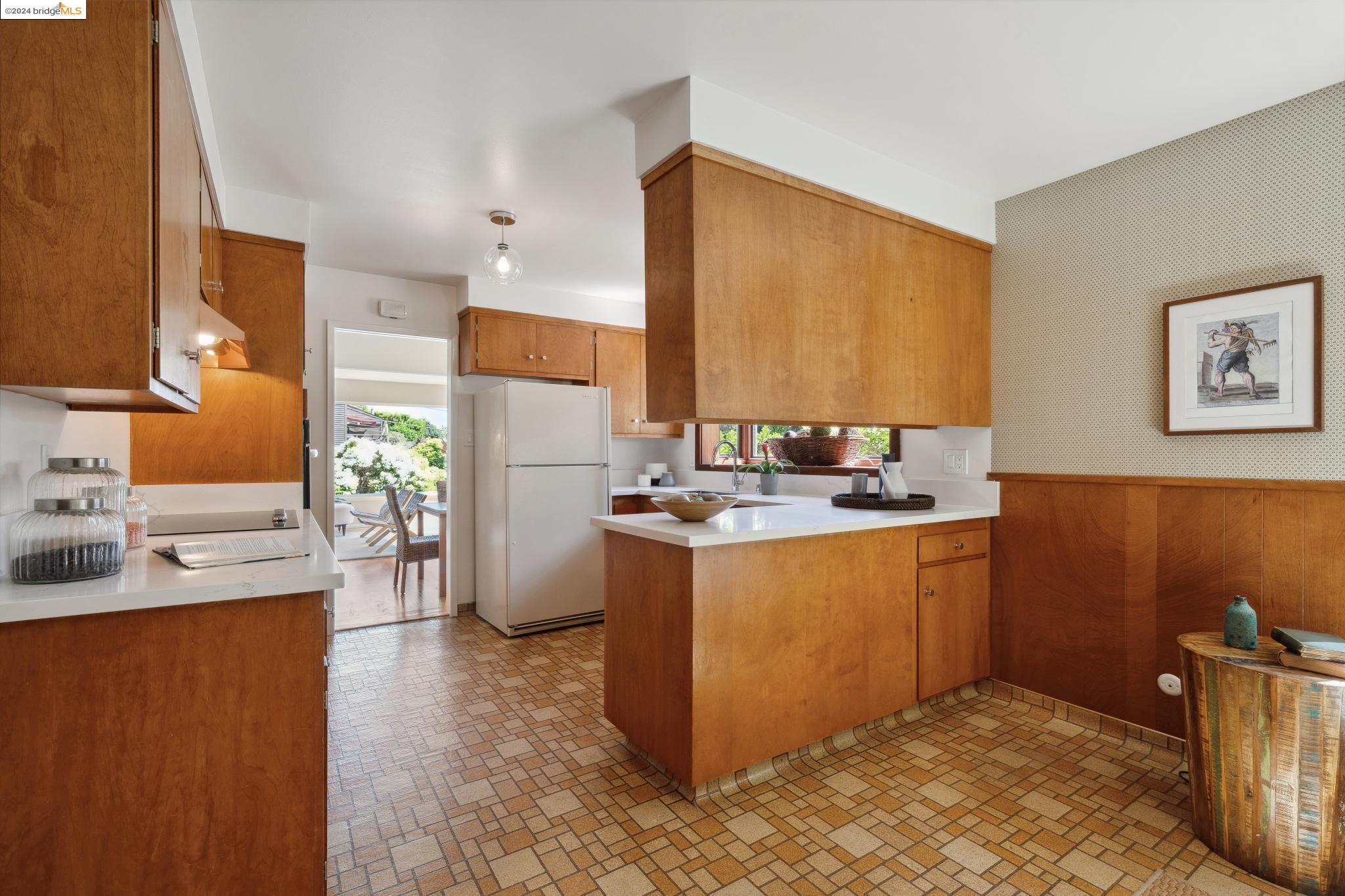1444 Navellier St