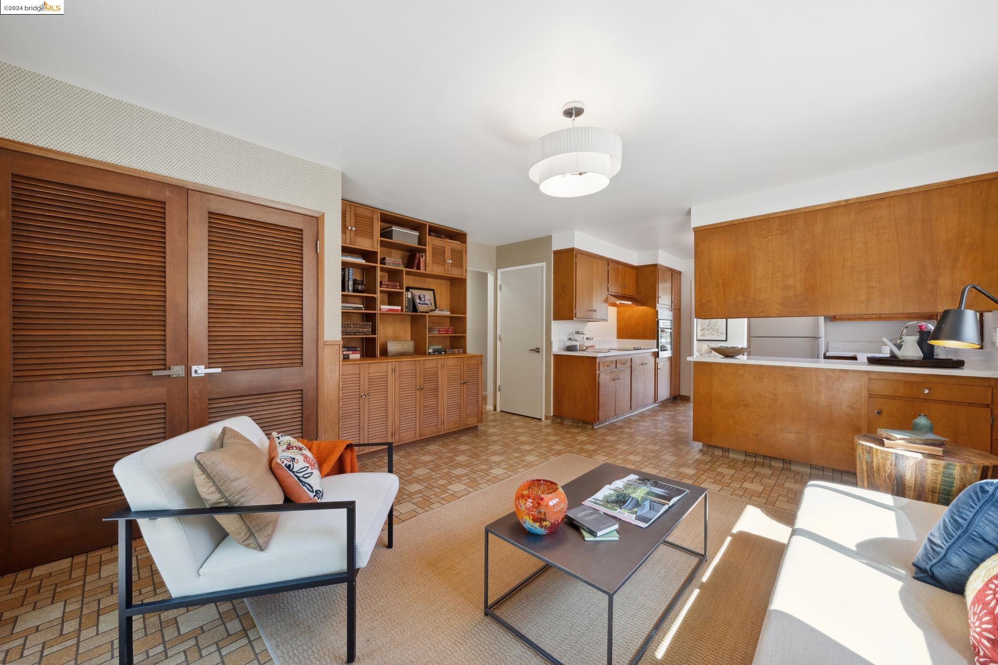 1444 Navellier St