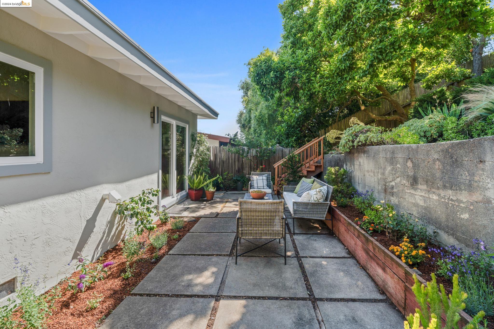 1444 Navellier St