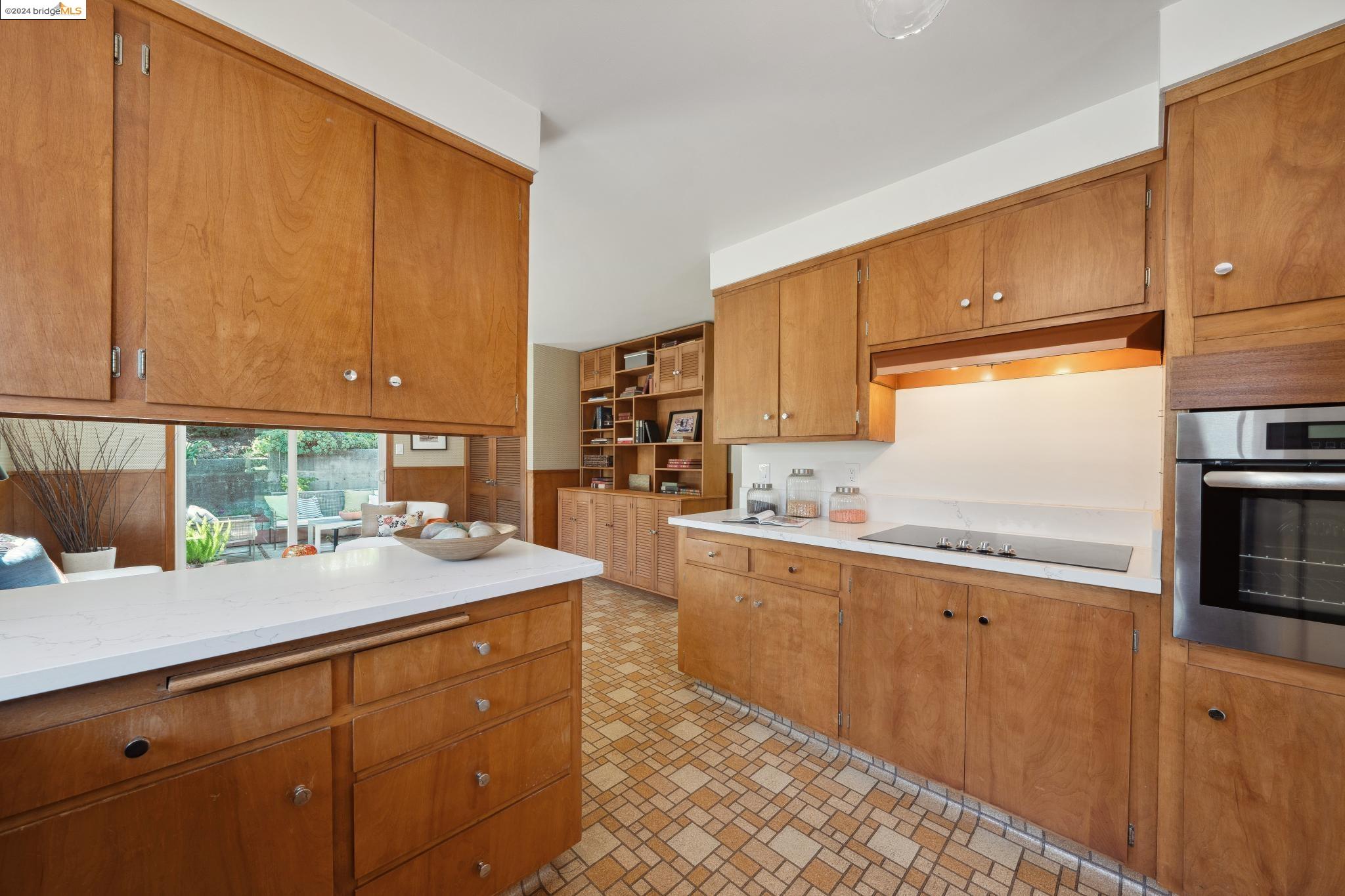 1444 Navellier St