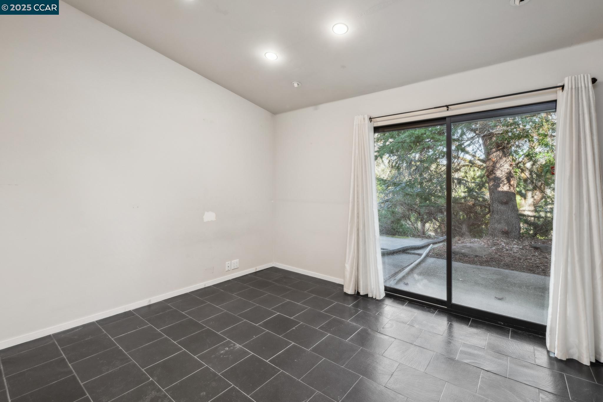 4 Sol Brae Way