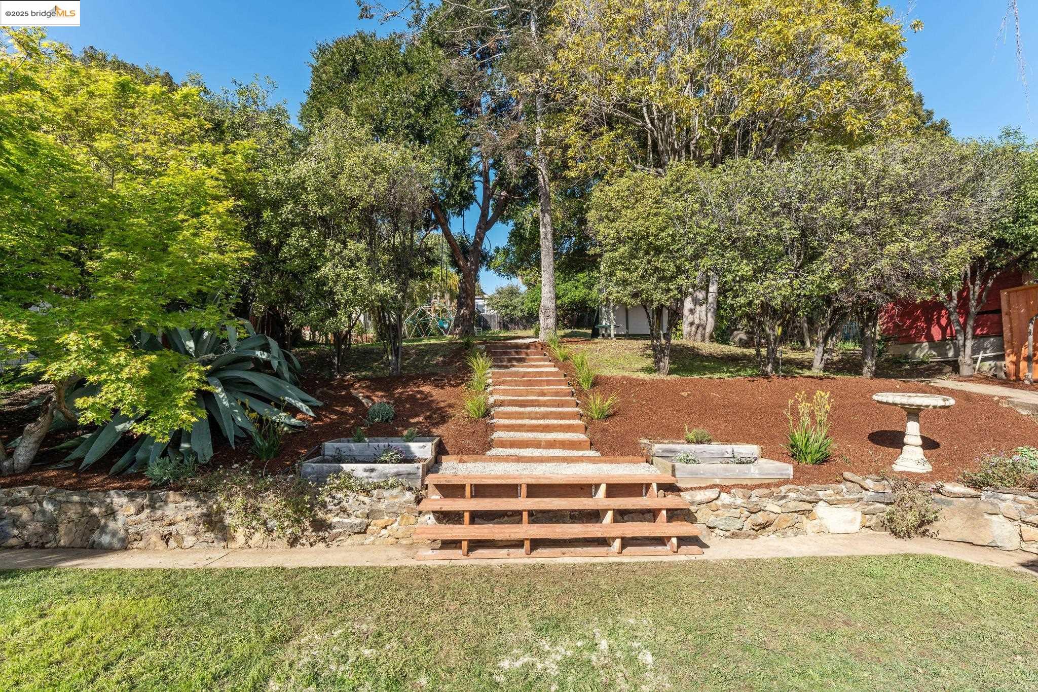 748 Colusa Ave