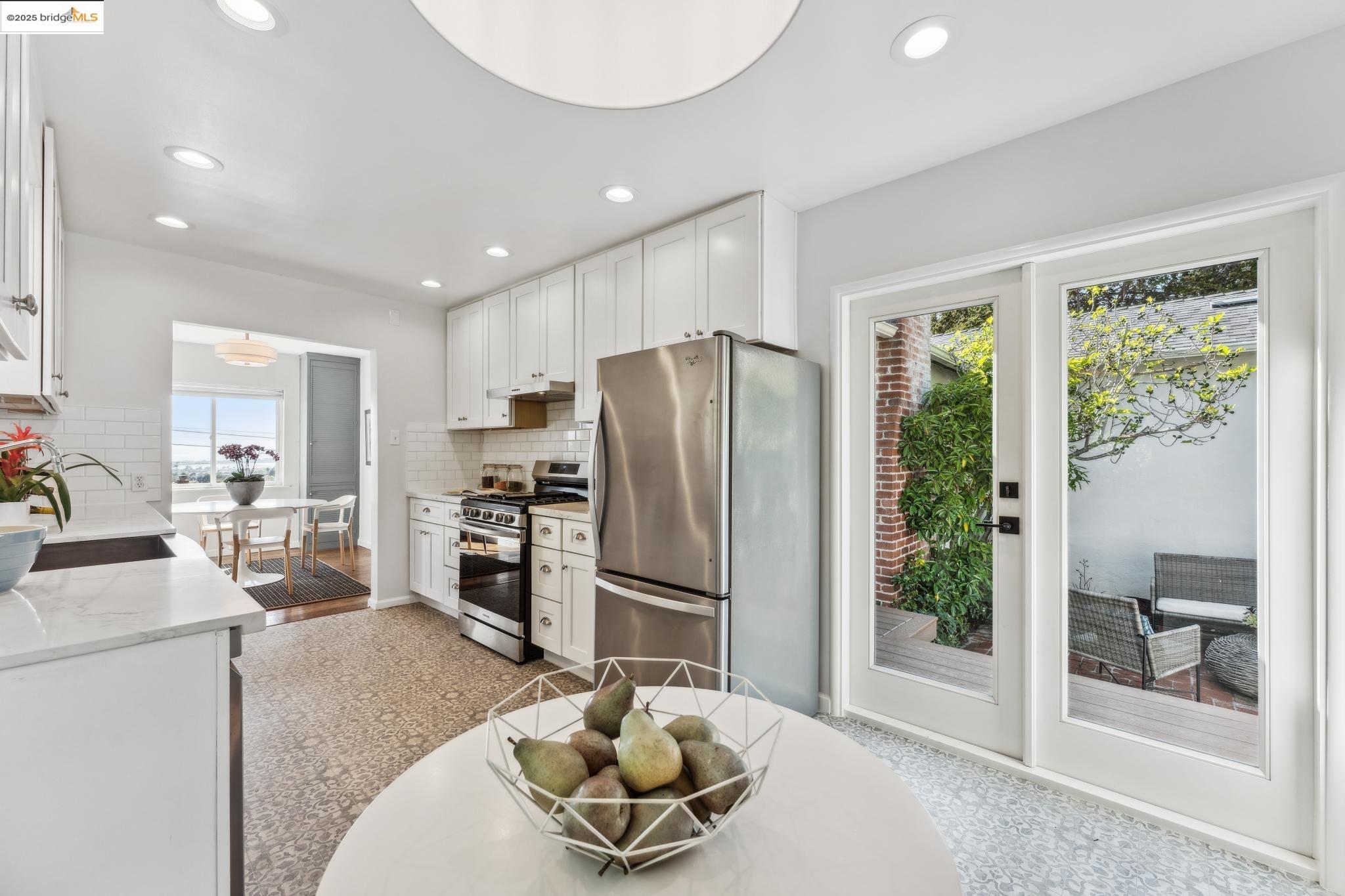748 Colusa Ave