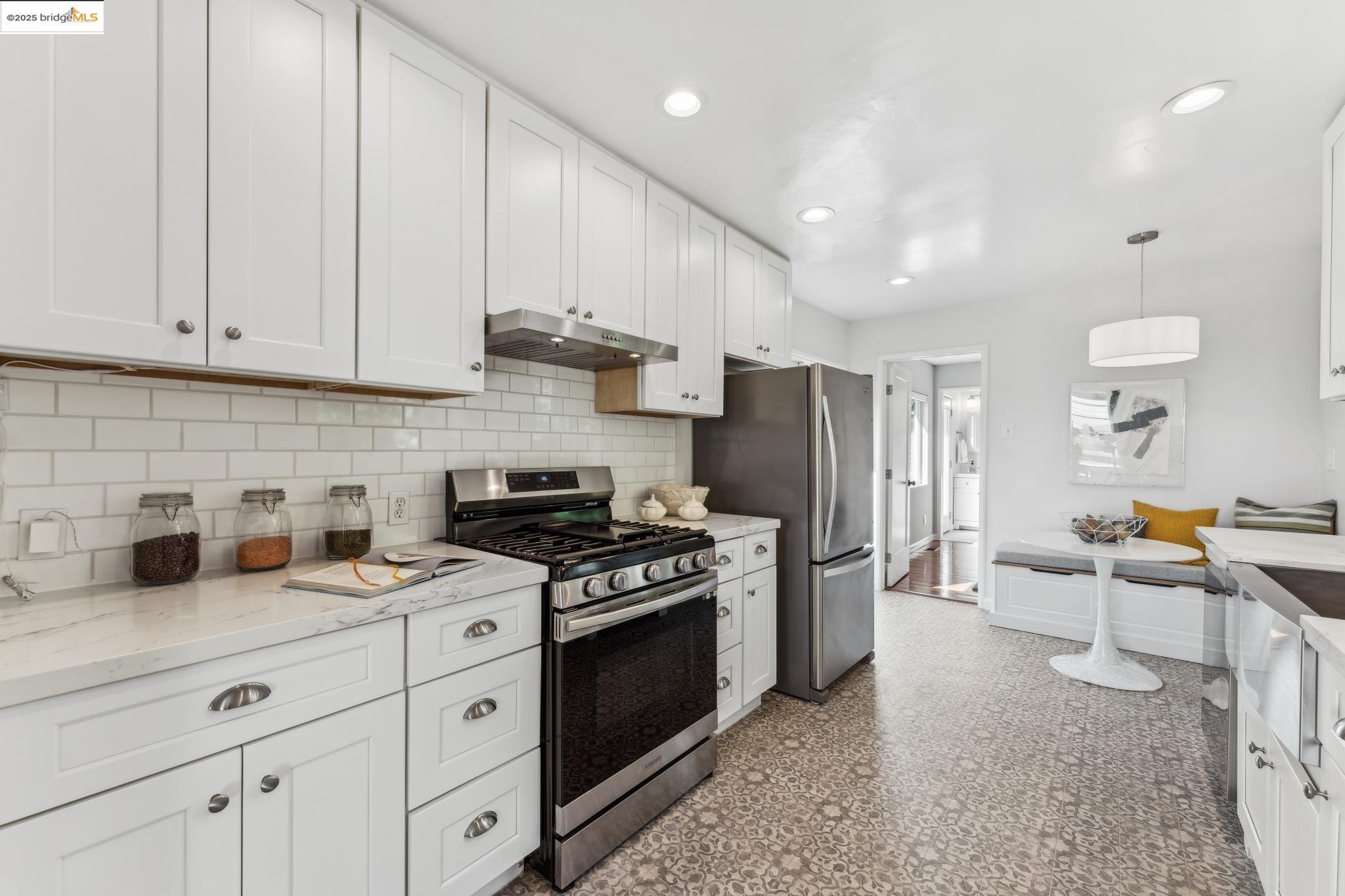 748 Colusa Ave