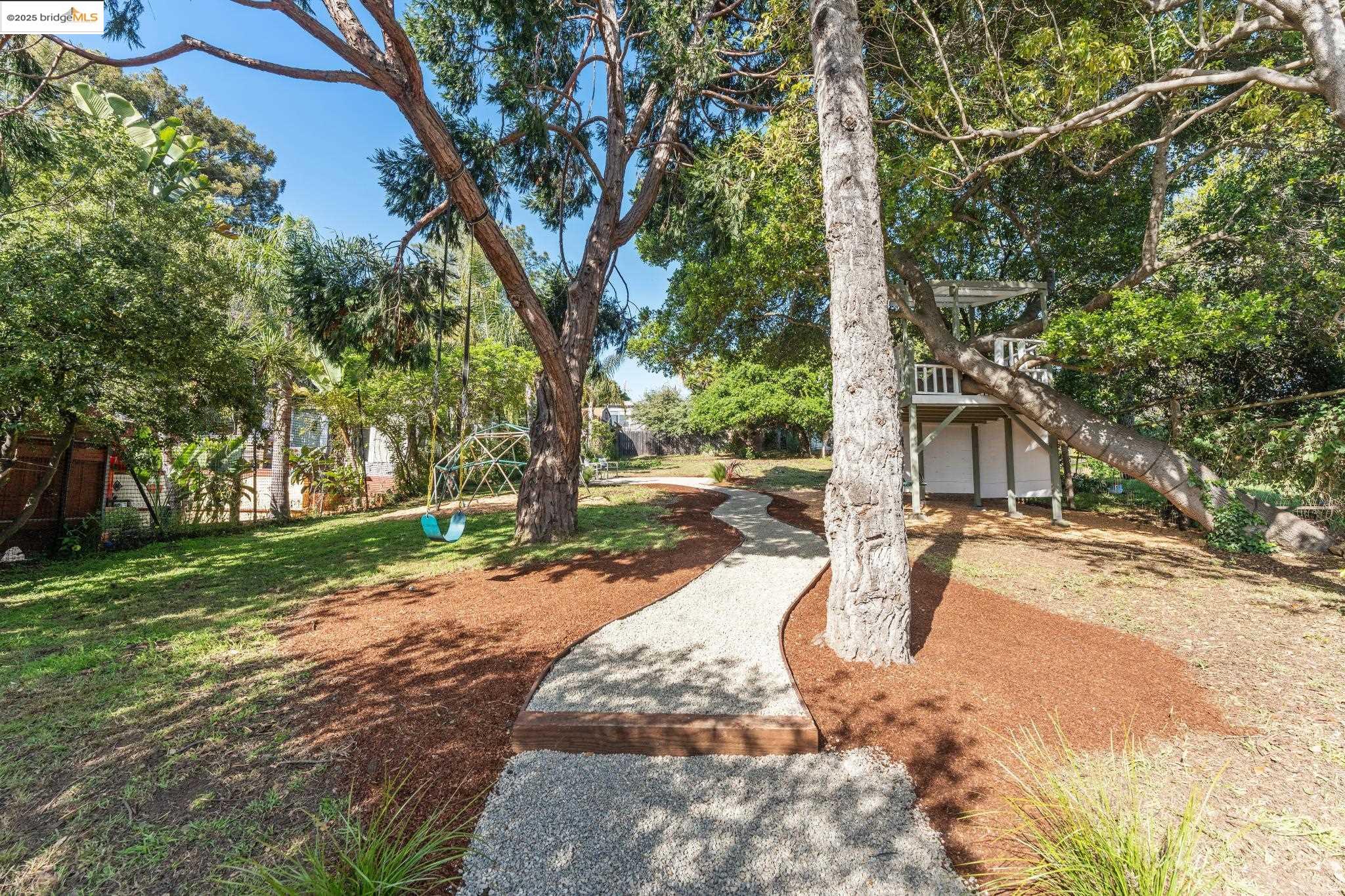 748 Colusa Ave