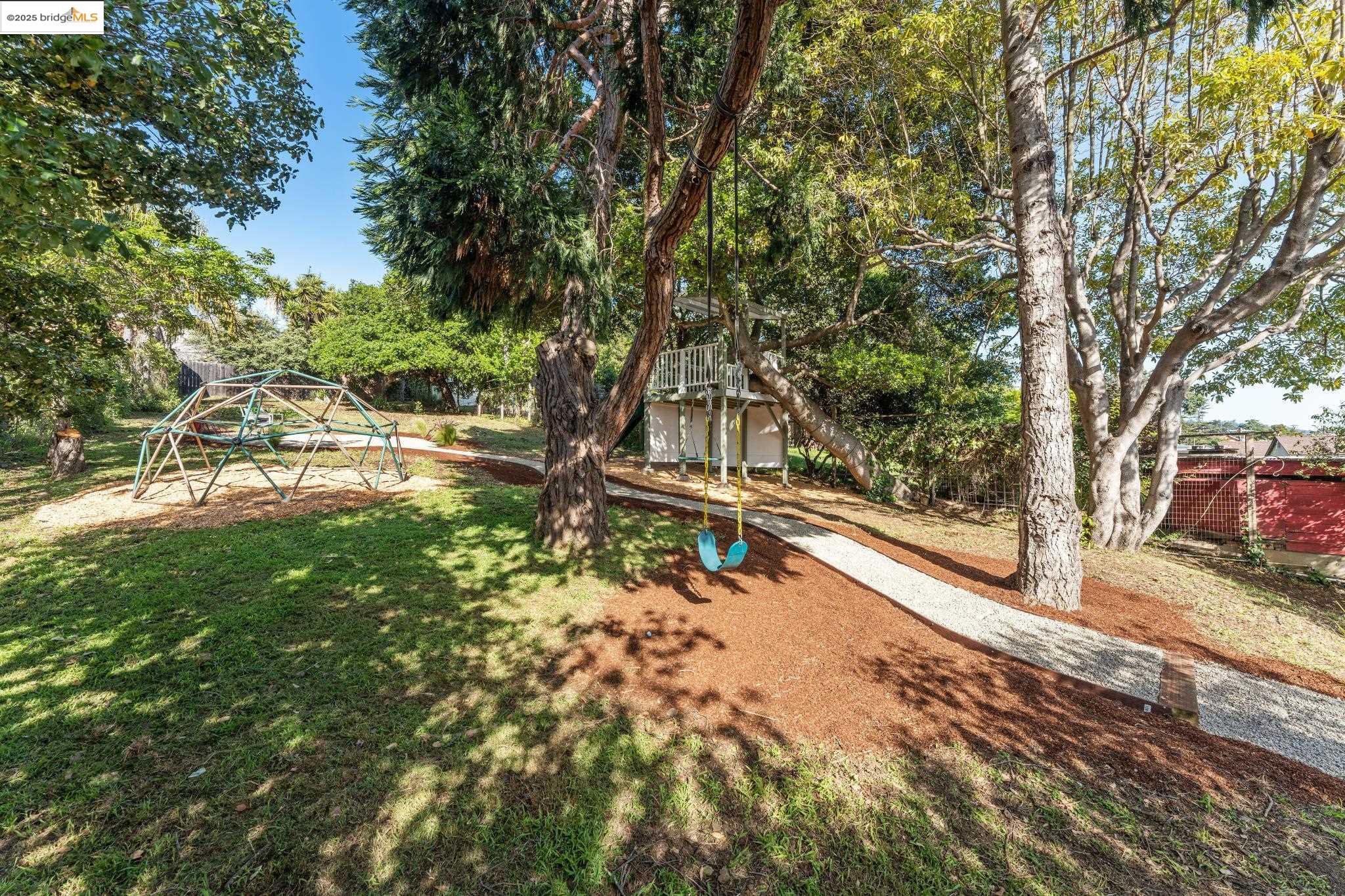 748 Colusa Ave