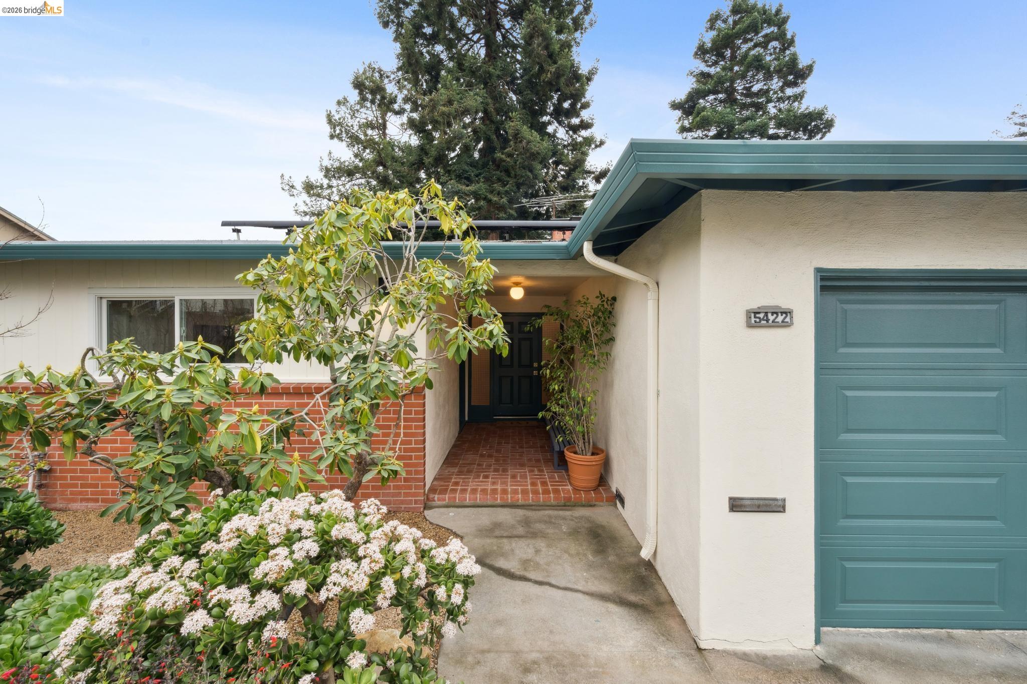 5422 Zara Ave