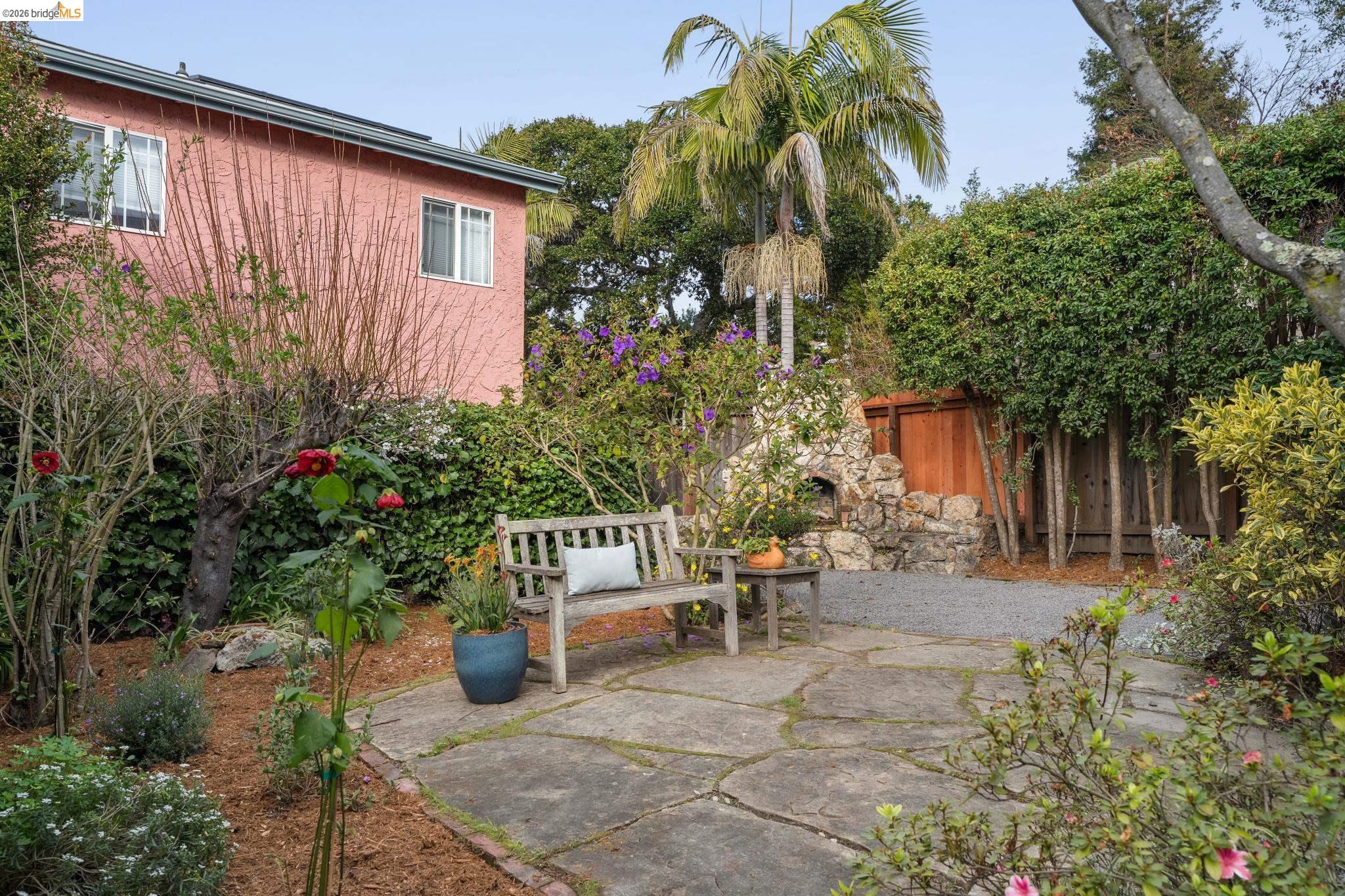 1563 Thousand Oaks Blvd