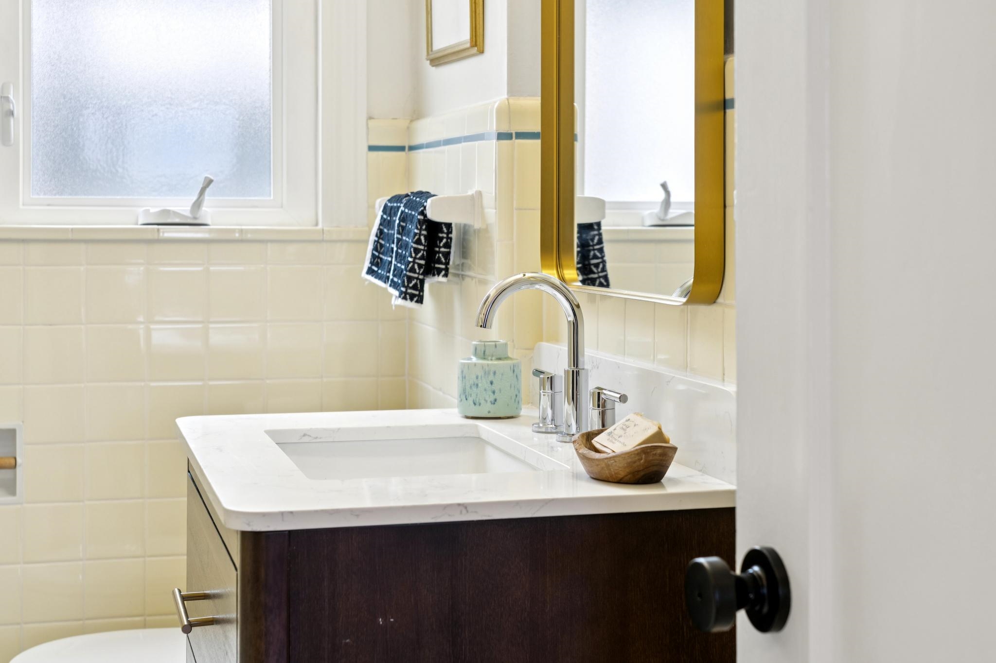 1563 Thousand Oaks Blvd