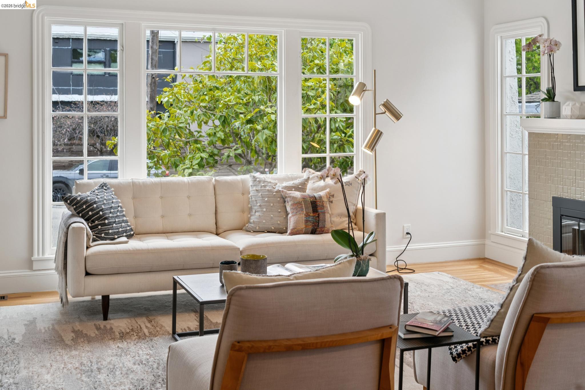 1563 Thousand Oaks Blvd