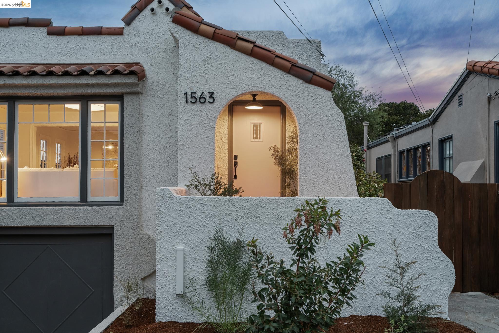 1563 Thousand Oaks Blvd