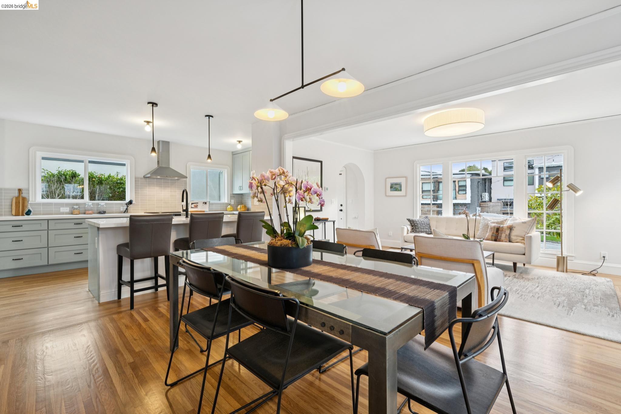 1563 Thousand Oaks Blvd