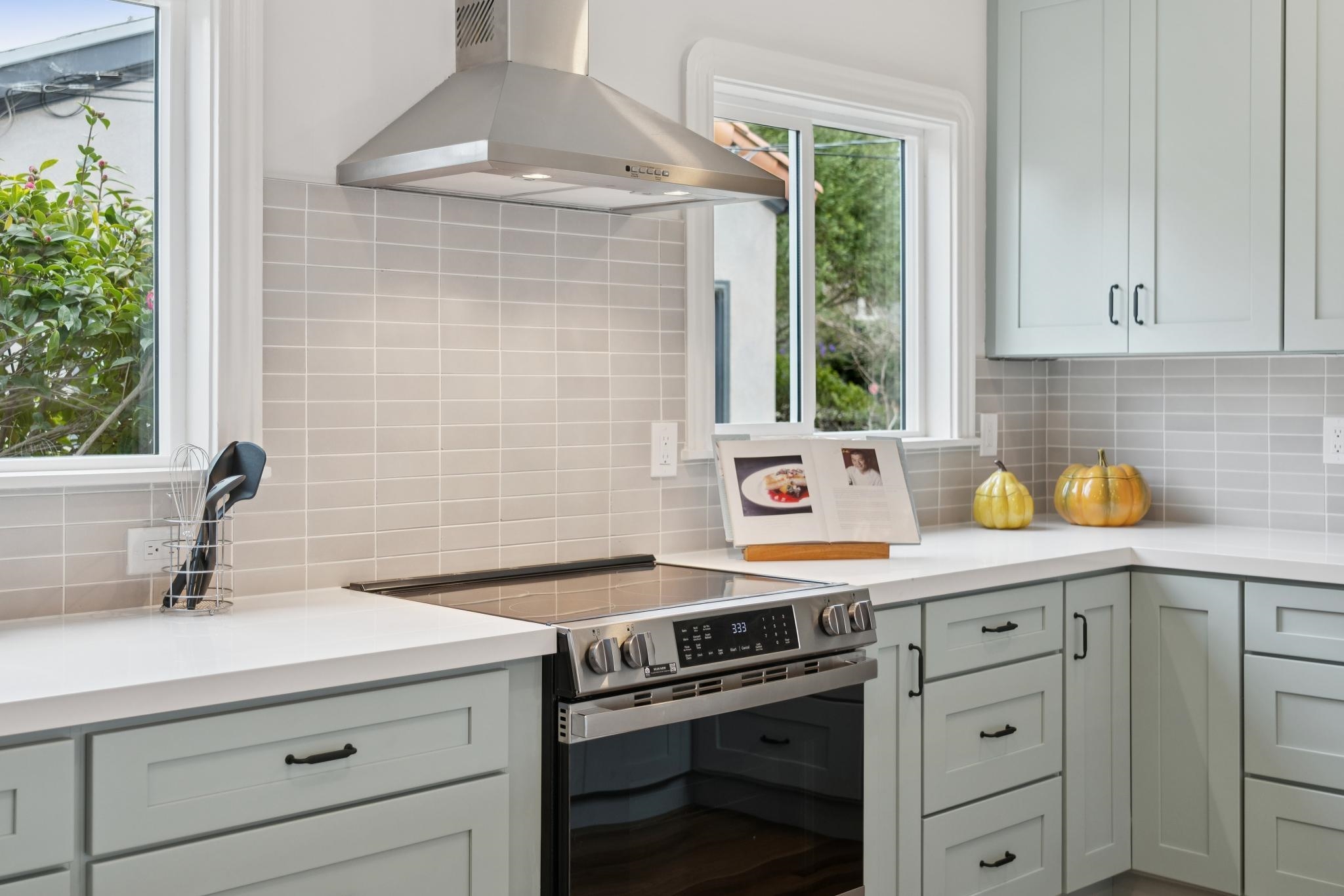 1563 Thousand Oaks Blvd