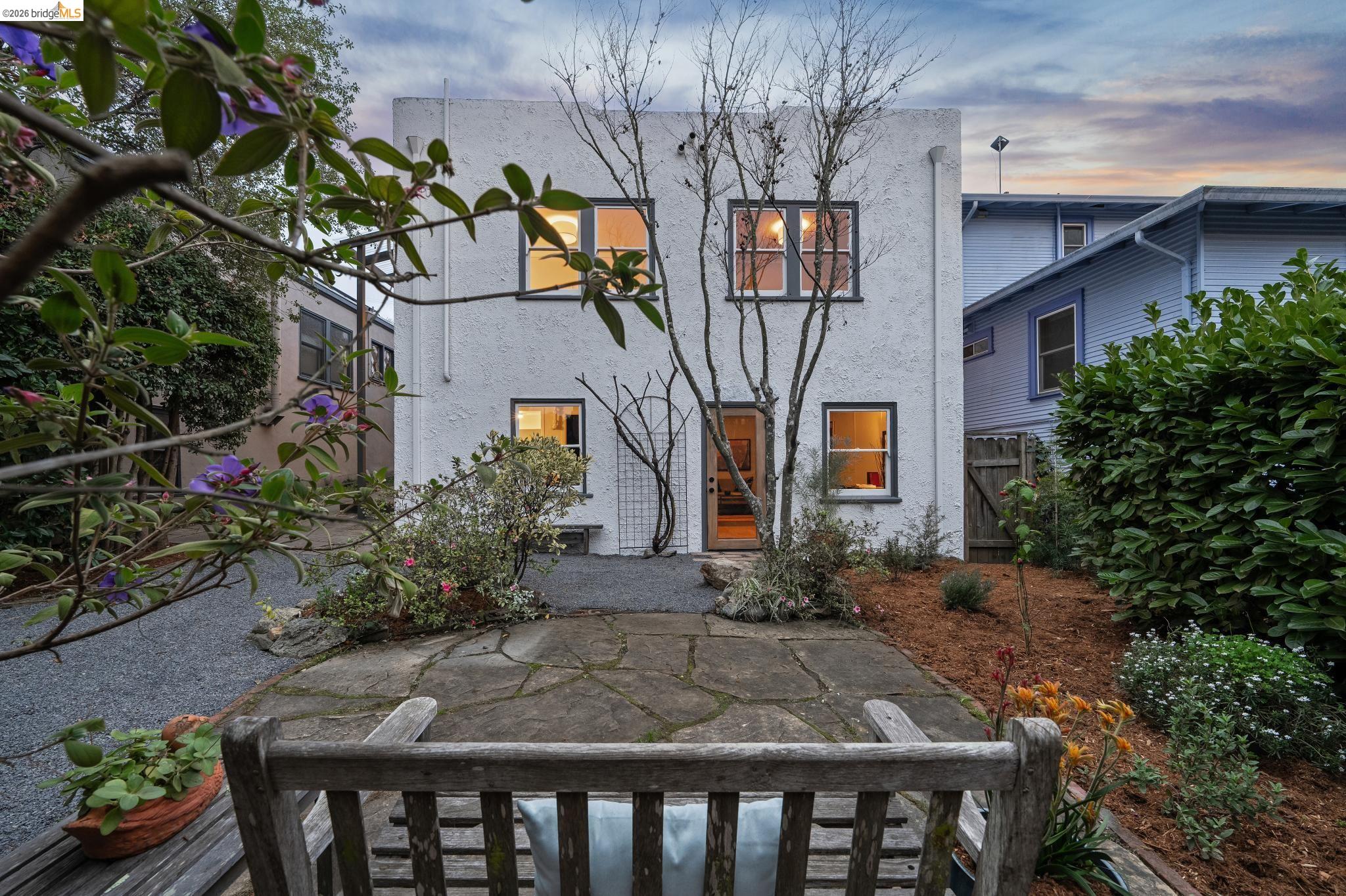 1563 Thousand Oaks Blvd