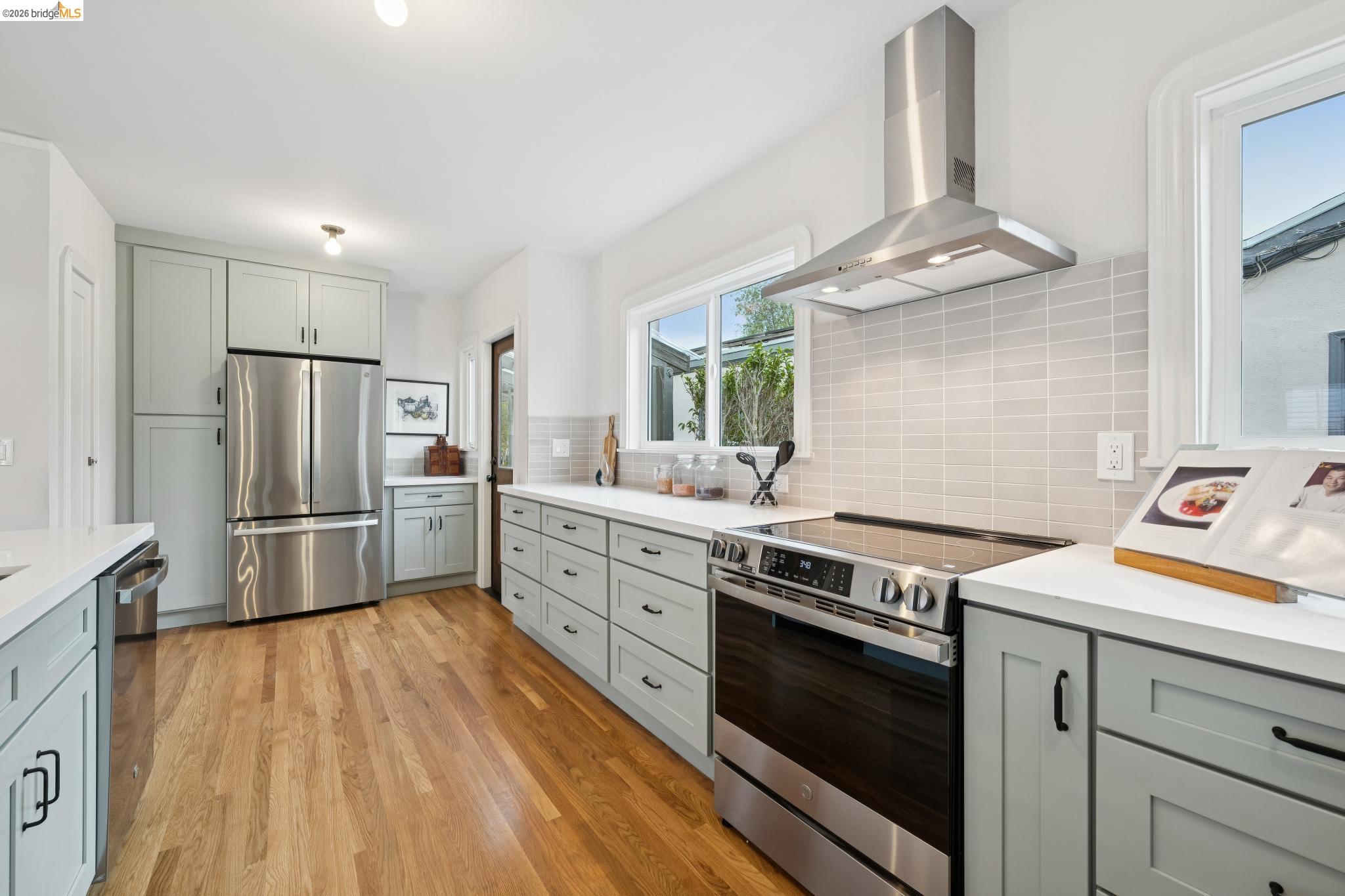 1563 Thousand Oaks Blvd