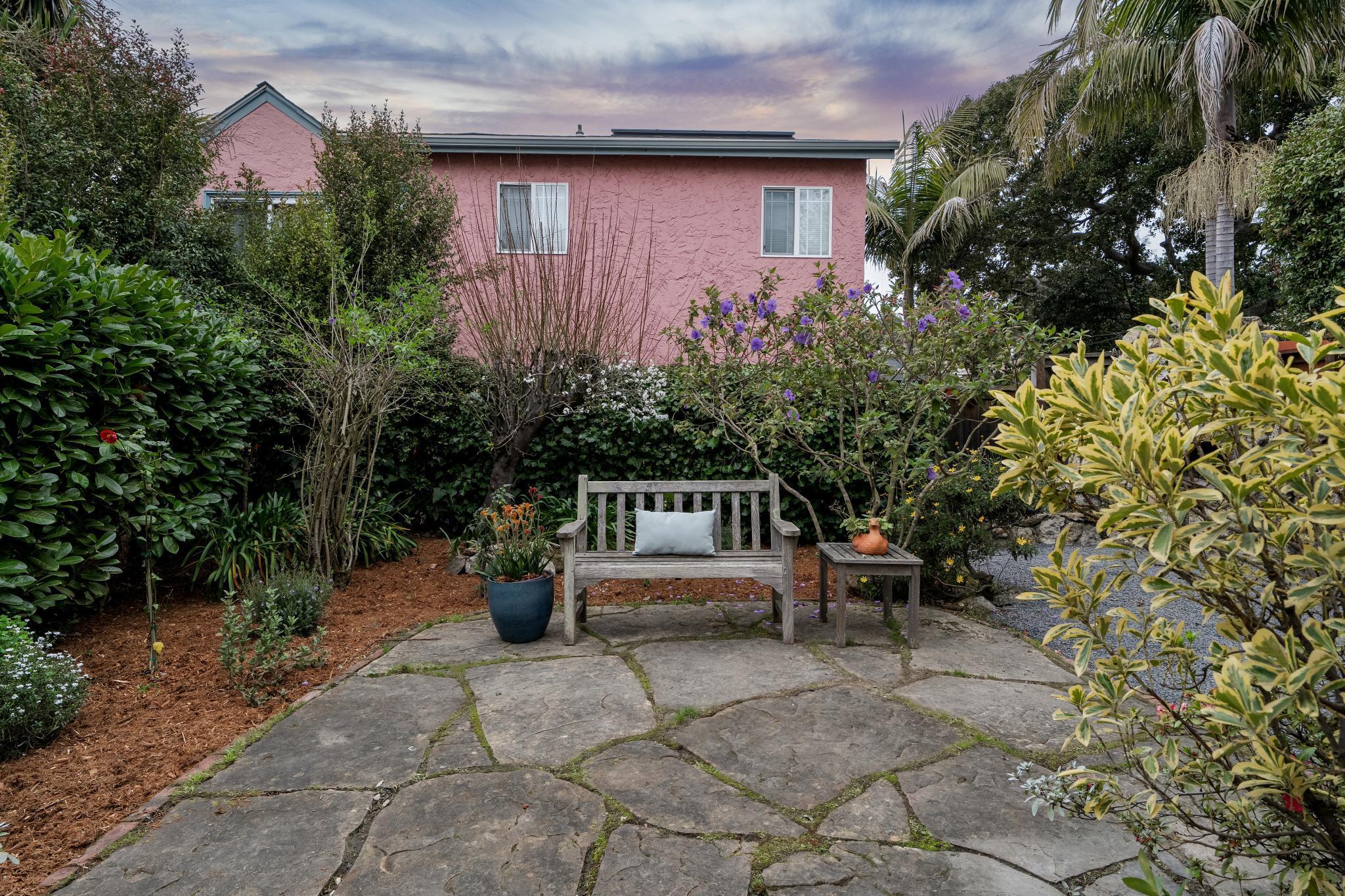 1563 Thousand Oaks Blvd