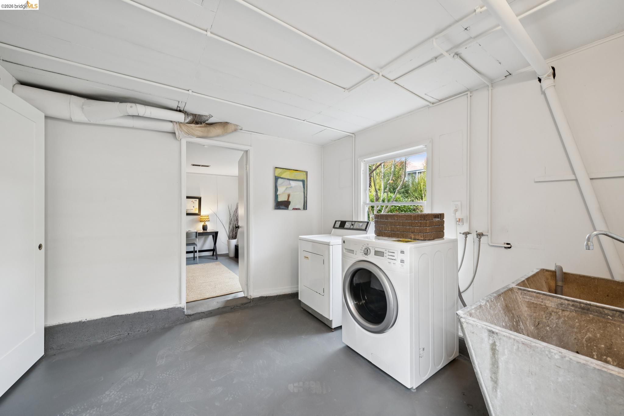 1563 Thousand Oaks Blvd