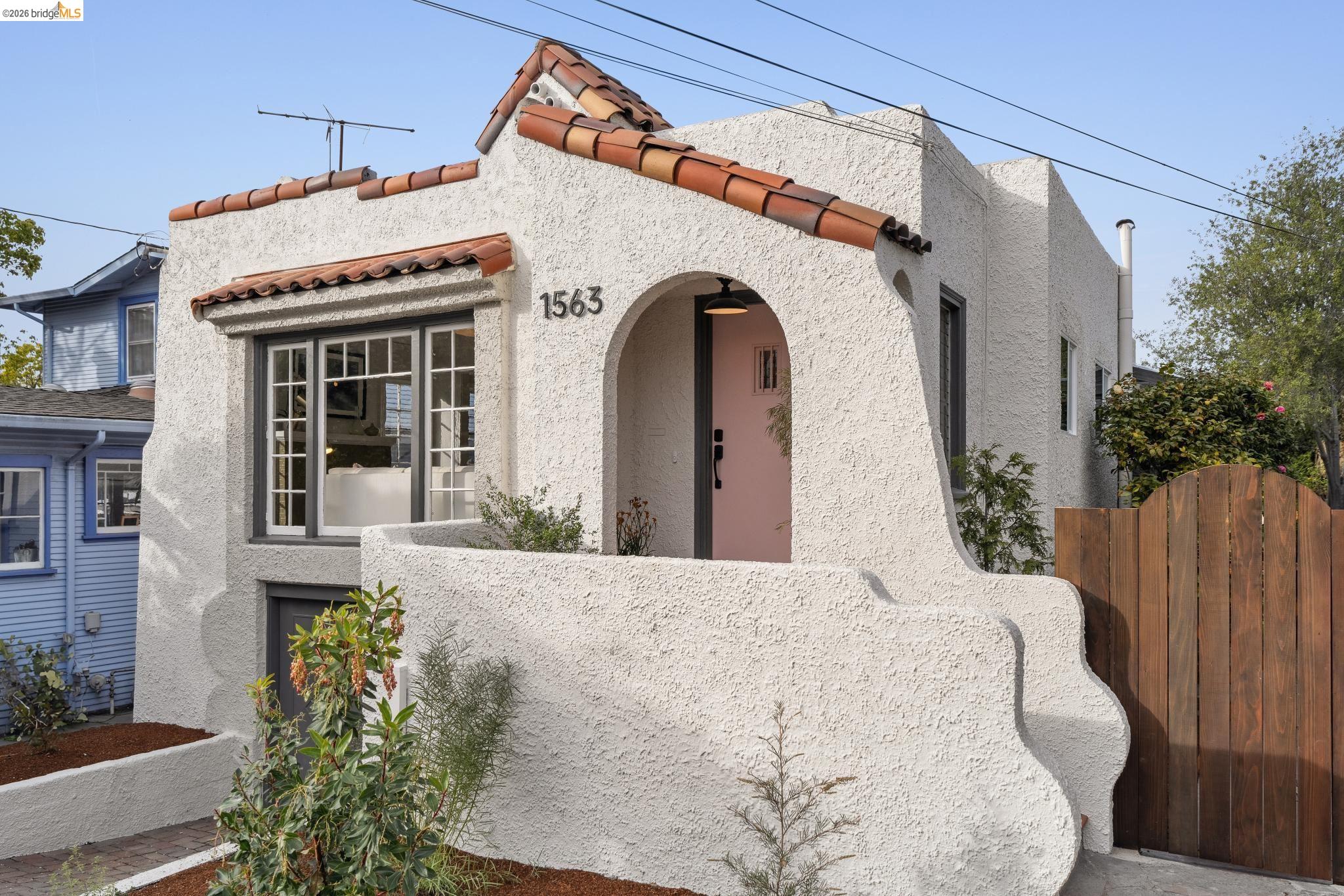 1563 Thousand Oaks Blvd