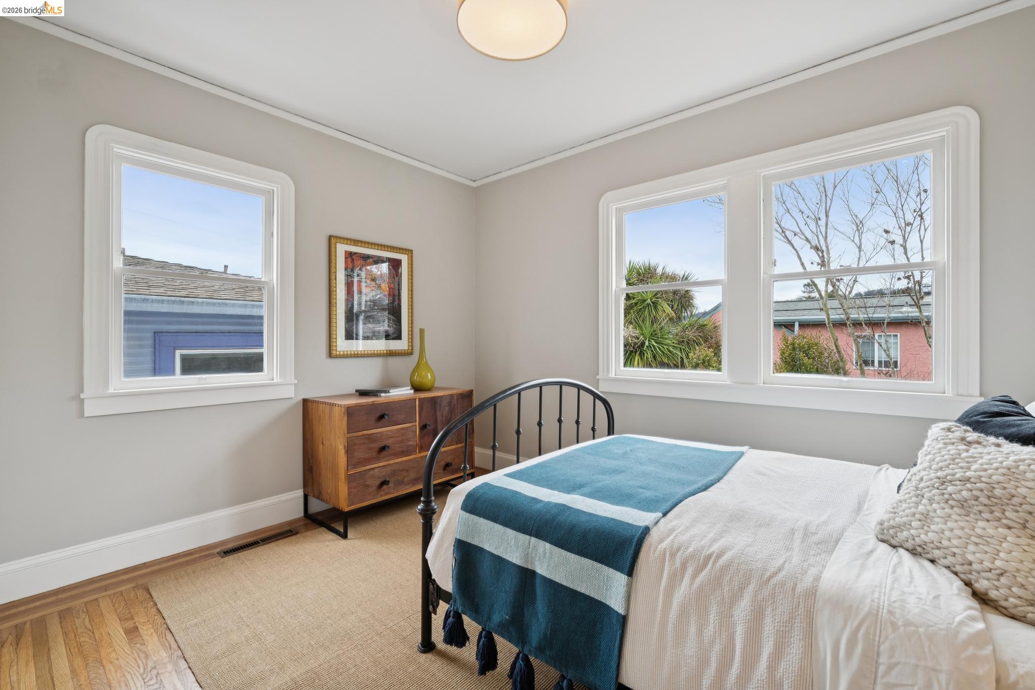 1563 Thousand Oaks Blvd