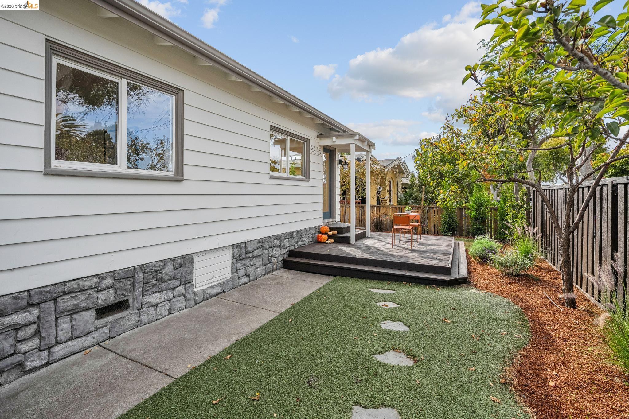 2702 Acton St