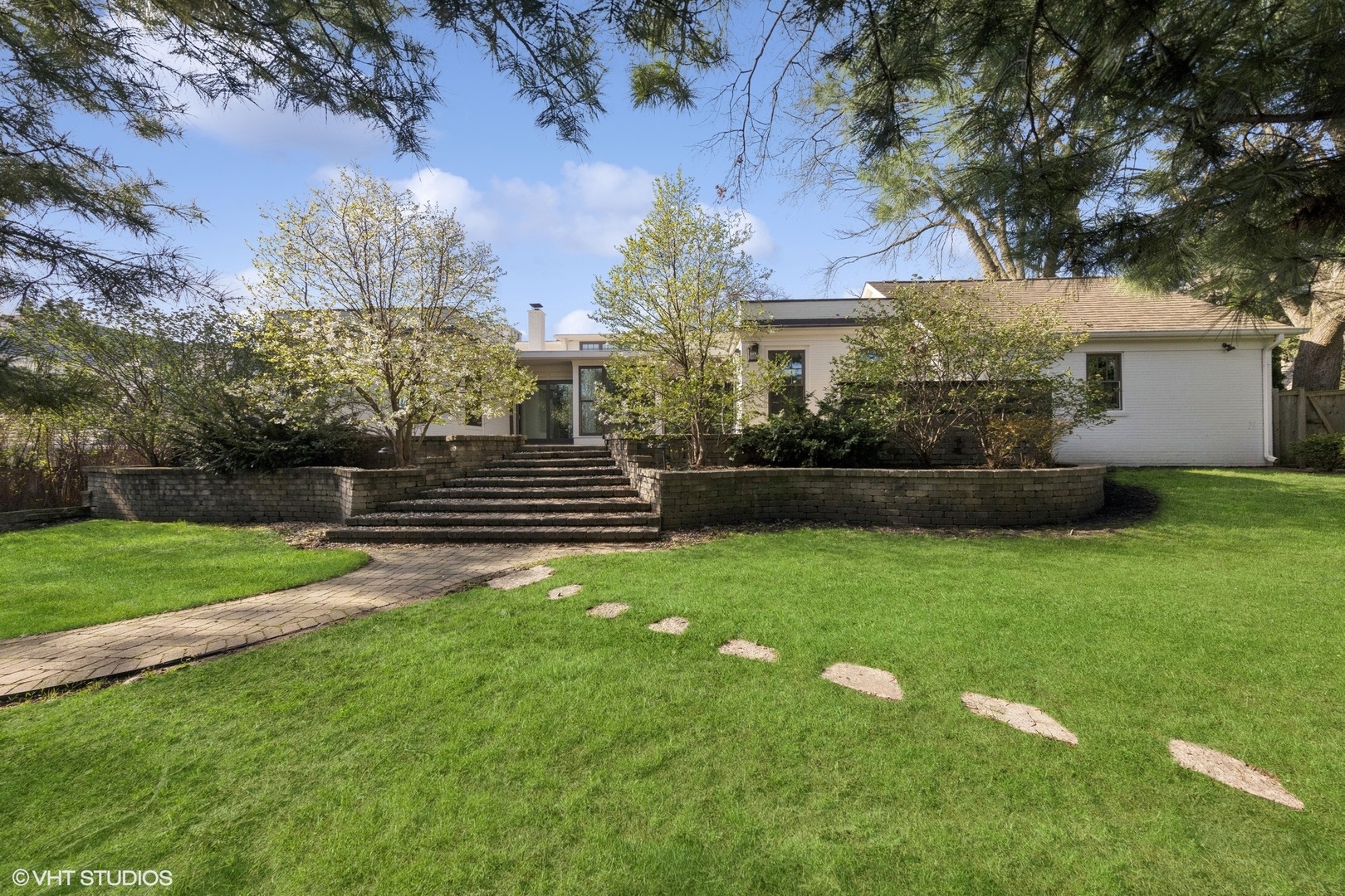 433 E 6TH Street