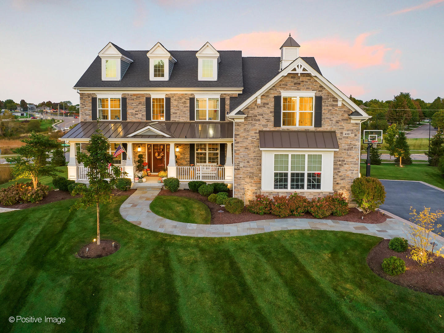 410 JOSLYN Way