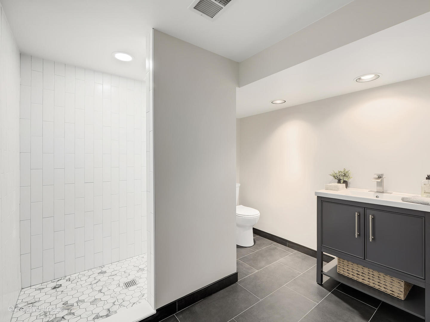 11 W Birchwood Avenue