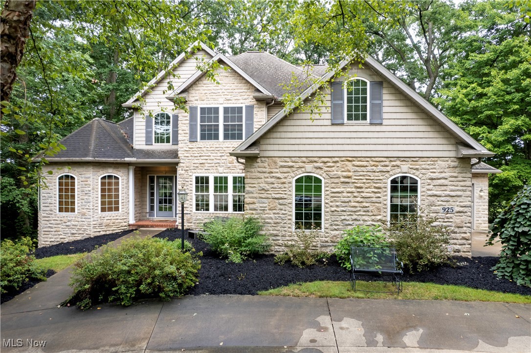 925 Woodmere